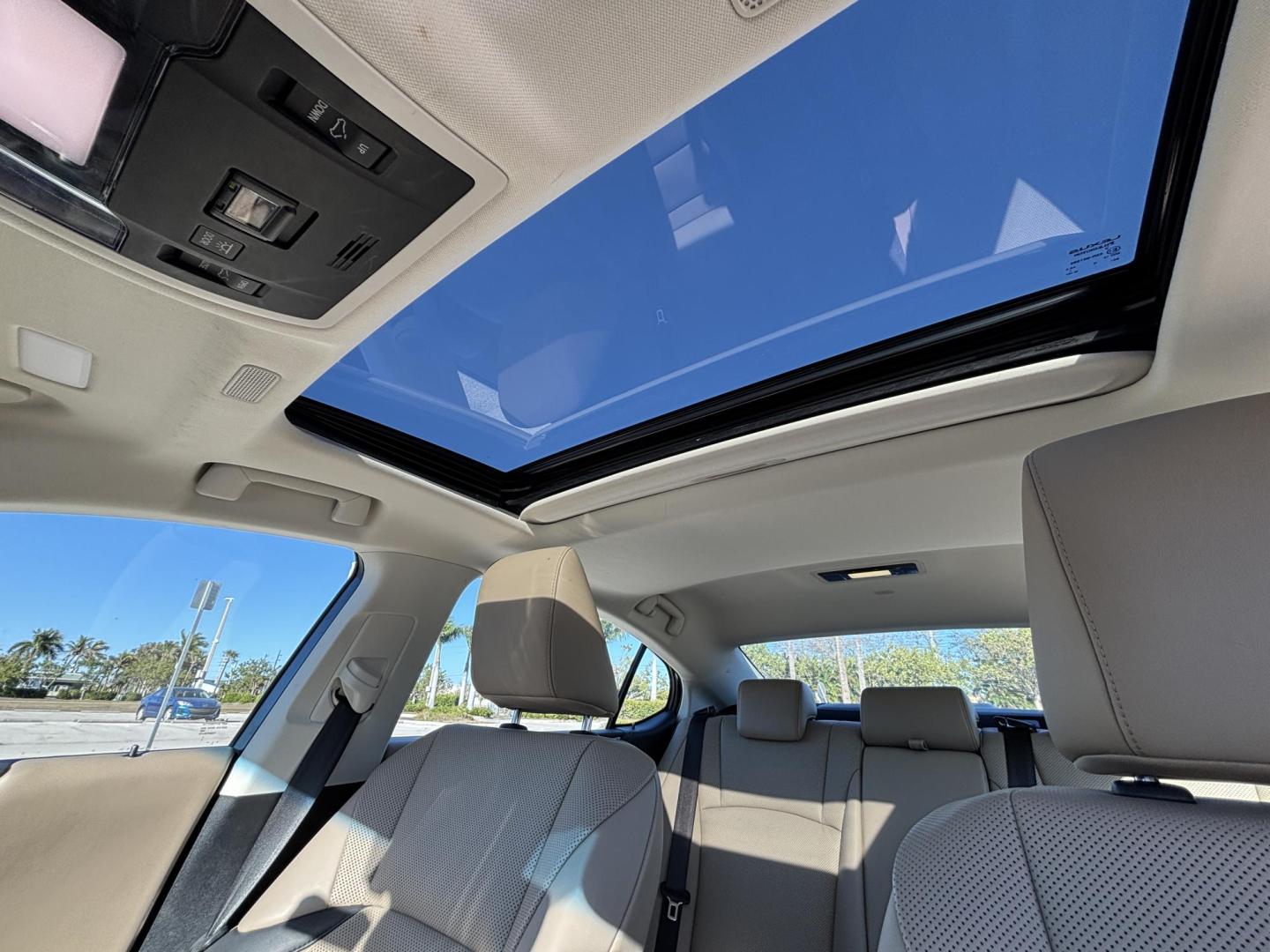 2019 SILVER /BEIGE LEATHER Lexus ES 350 Luxury (58ABZ1B12KU) with an 3.5L V6 DOHC 24V engine, 8A transmission, located at 11170 Summerlin Square Dr., Fort Myers Beach, FL, 33931, (239) 999-7777, 26.493546, -81.941628 - Photo#11