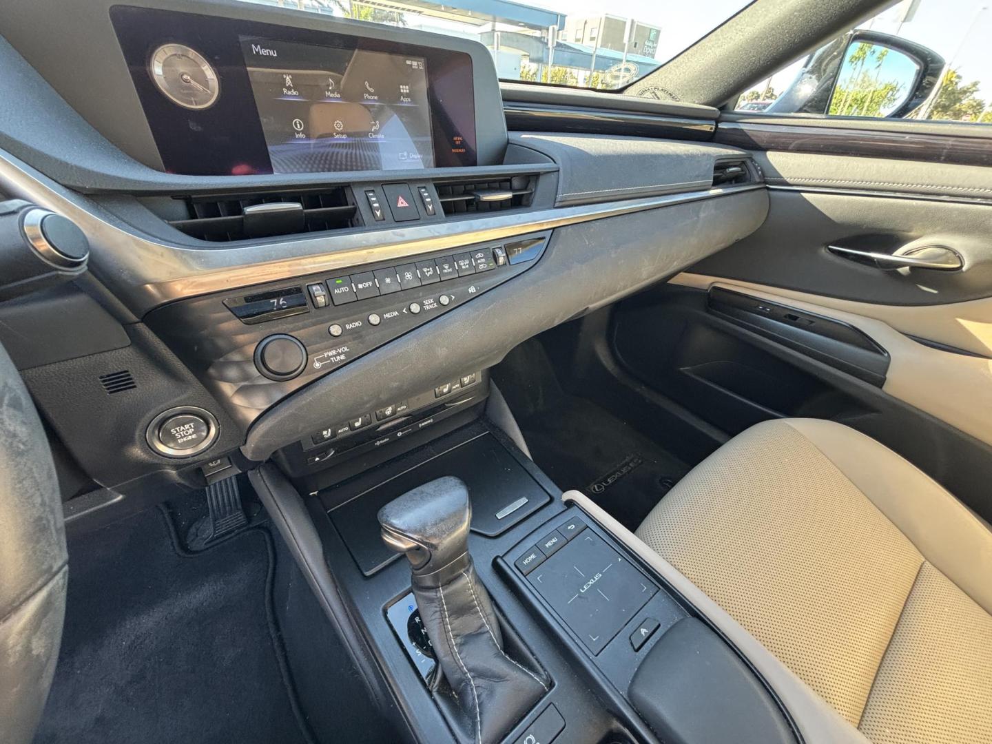 2019 SILVER /BEIGE LEATHER Lexus ES 350 Luxury (58ABZ1B12KU) with an 3.5L V6 DOHC 24V engine, 8A transmission, located at 11170 Summerlin Square Dr., Fort Myers Beach, FL, 33931, (239) 999-7777, 26.493546, -81.941628 - Photo#10