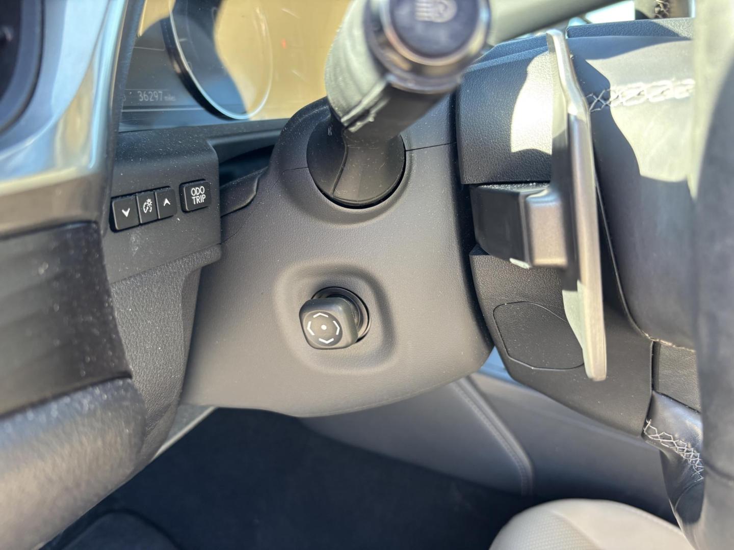 2019 SILVER /BEIGE LEATHER Lexus ES 350 Luxury (58ABZ1B12KU) with an 3.5L V6 DOHC 24V engine, 8A transmission, located at 11170 Summerlin Square Dr., Fort Myers Beach, FL, 33931, (239) 999-7777, 26.493546, -81.941628 - Photo#17