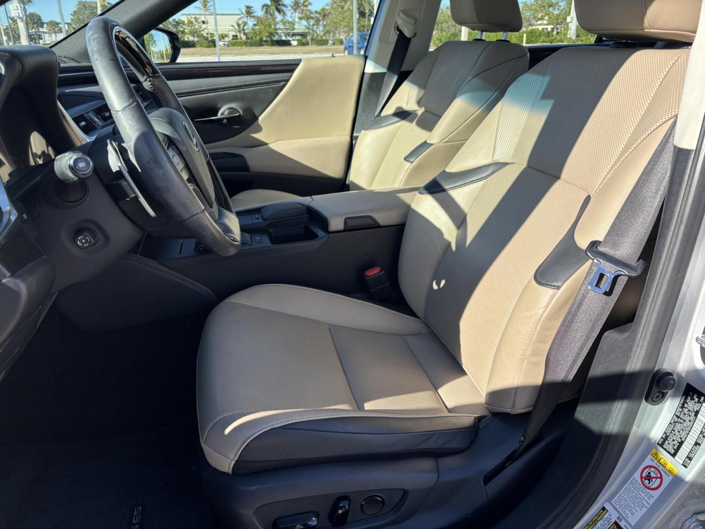 2019 SILVER /BEIGE LEATHER Lexus ES 350 Luxury (58ABZ1B12KU) with an 3.5L V6 DOHC 24V engine, 8A transmission, located at 11170 Summerlin Square Dr., Fort Myers Beach, FL, 33931, (239) 999-7777, 26.493546, -81.941628 - Photo#9