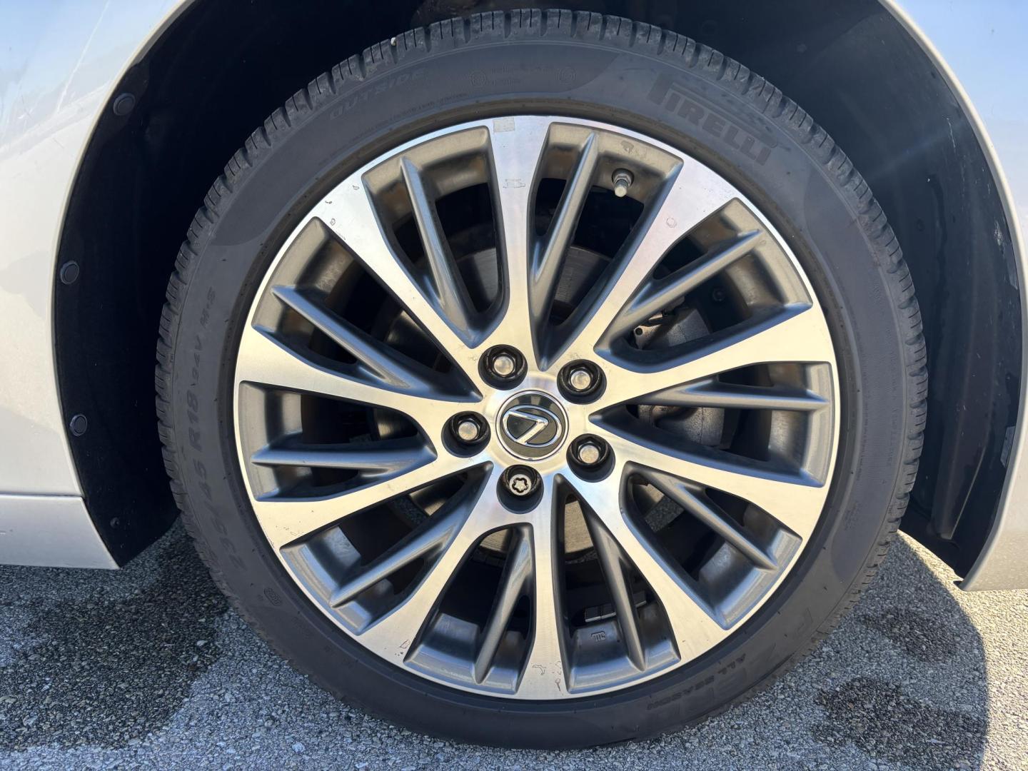 2019 SILVER /BEIGE LEATHER Lexus ES 350 Luxury (58ABZ1B12KU) with an 3.5L V6 DOHC 24V engine, 8A transmission, located at 11170 Summerlin Square Dr., Fort Myers Beach, FL, 33931, (239) 999-7777, 26.493546, -81.941628 - Photo#37