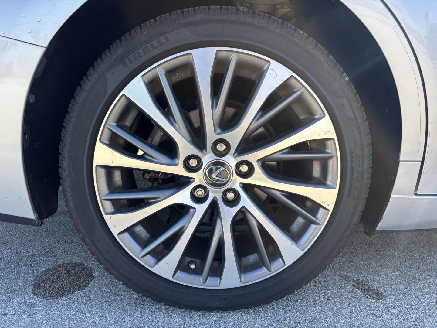 2019 SILVER /BEIGE LEATHER Lexus ES 350 Luxury (58ABZ1B12KU) with an 3.5L V6 DOHC 24V engine, 8A transmission, located at 11170 Summerlin Square Dr., Fort Myers Beach, FL, 33931, (239) 999-7777, 26.493546, -81.941628 - Photo#38