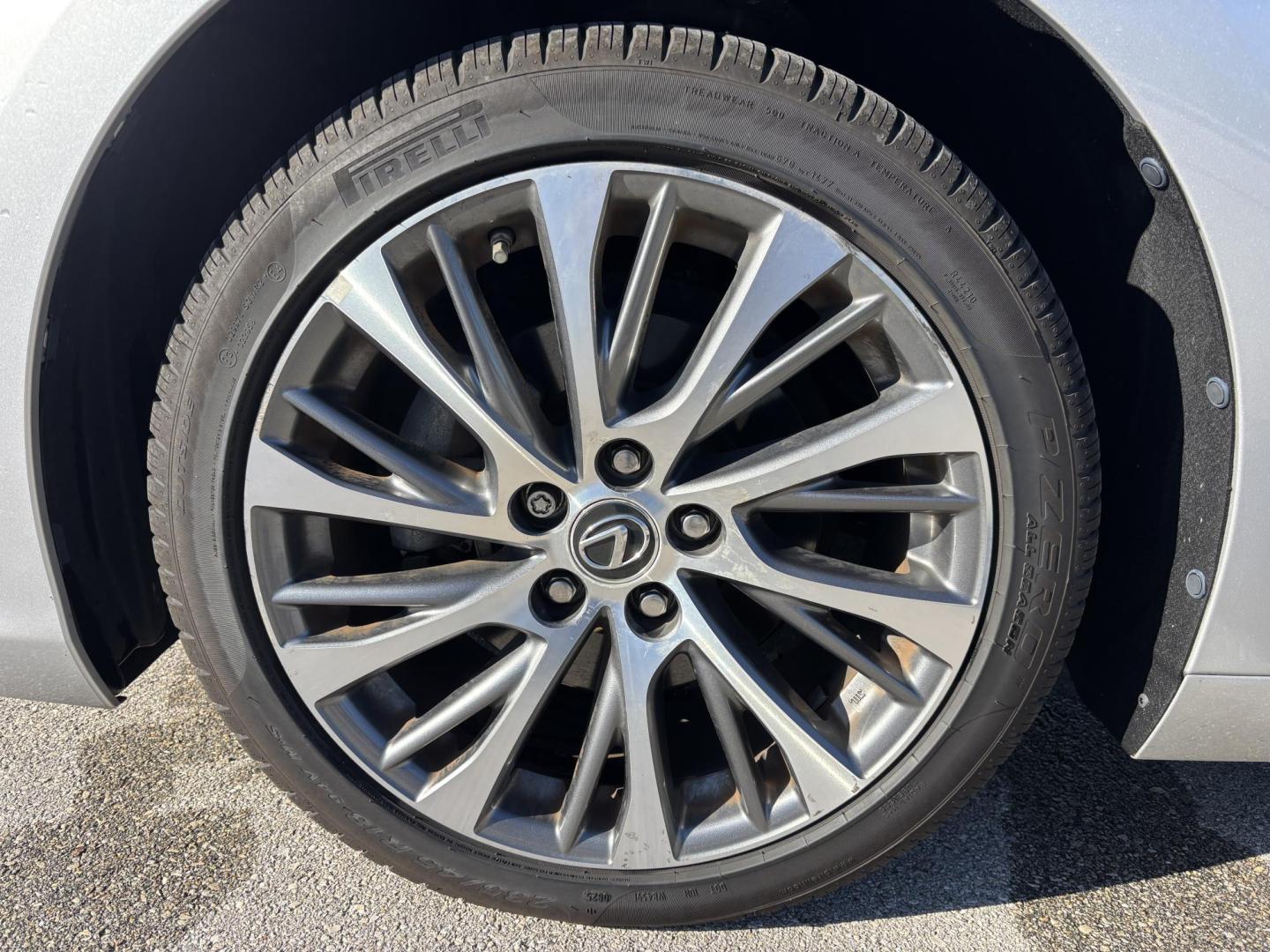 2019 SILVER /BEIGE LEATHER Lexus ES 350 Luxury (58ABZ1B12KU) with an 3.5L V6 DOHC 24V engine, 8A transmission, located at 11170 Summerlin Square Dr., Fort Myers Beach, FL, 33931, (239) 999-7777, 26.493546, -81.941628 - Photo#40