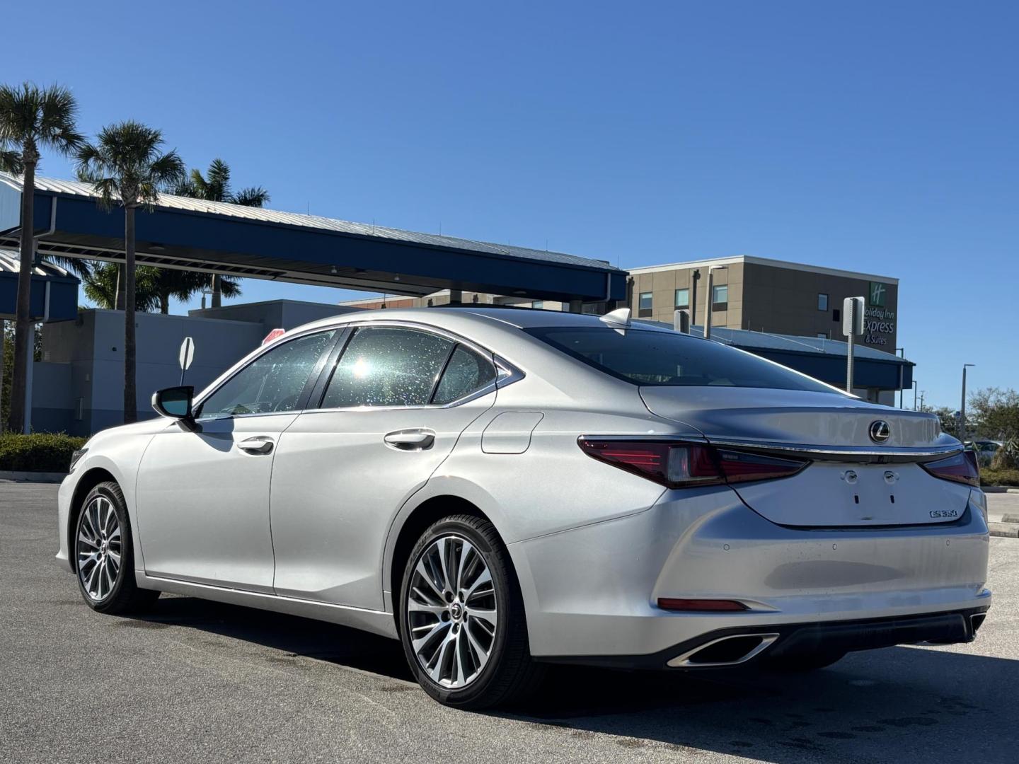 2019 SILVER /BEIGE LEATHER Lexus ES 350 Luxury (58ABZ1B12KU) with an 3.5L V6 DOHC 24V engine, 8A transmission, located at 11170 Summerlin Square Dr., Fort Myers Beach, FL, 33931, (239) 999-7777, 26.493546, -81.941628 - Photo#5