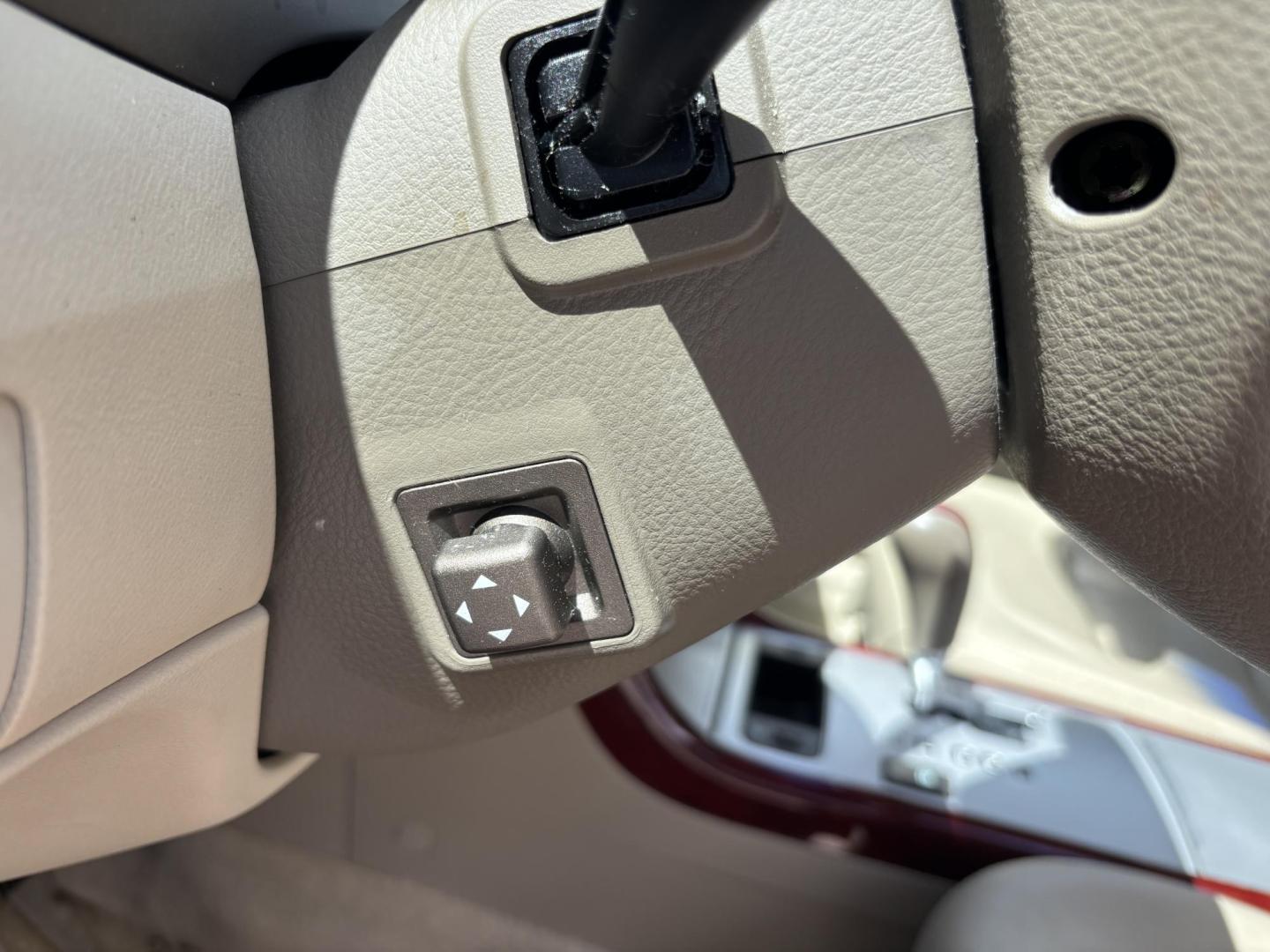 2006 BEIGE /TAN LEATHER Hyundai Azera Limited (KMHFC46F56A) with an 3.8L V6 DOHC 24V engine, 5-Speed Automatic Overdrive transmission, located at 11170 Summerlin Square Dr., Fort Myers Beach, FL, 33931, (239) 999-7777, 26.493546, -81.941628 - Photo#25