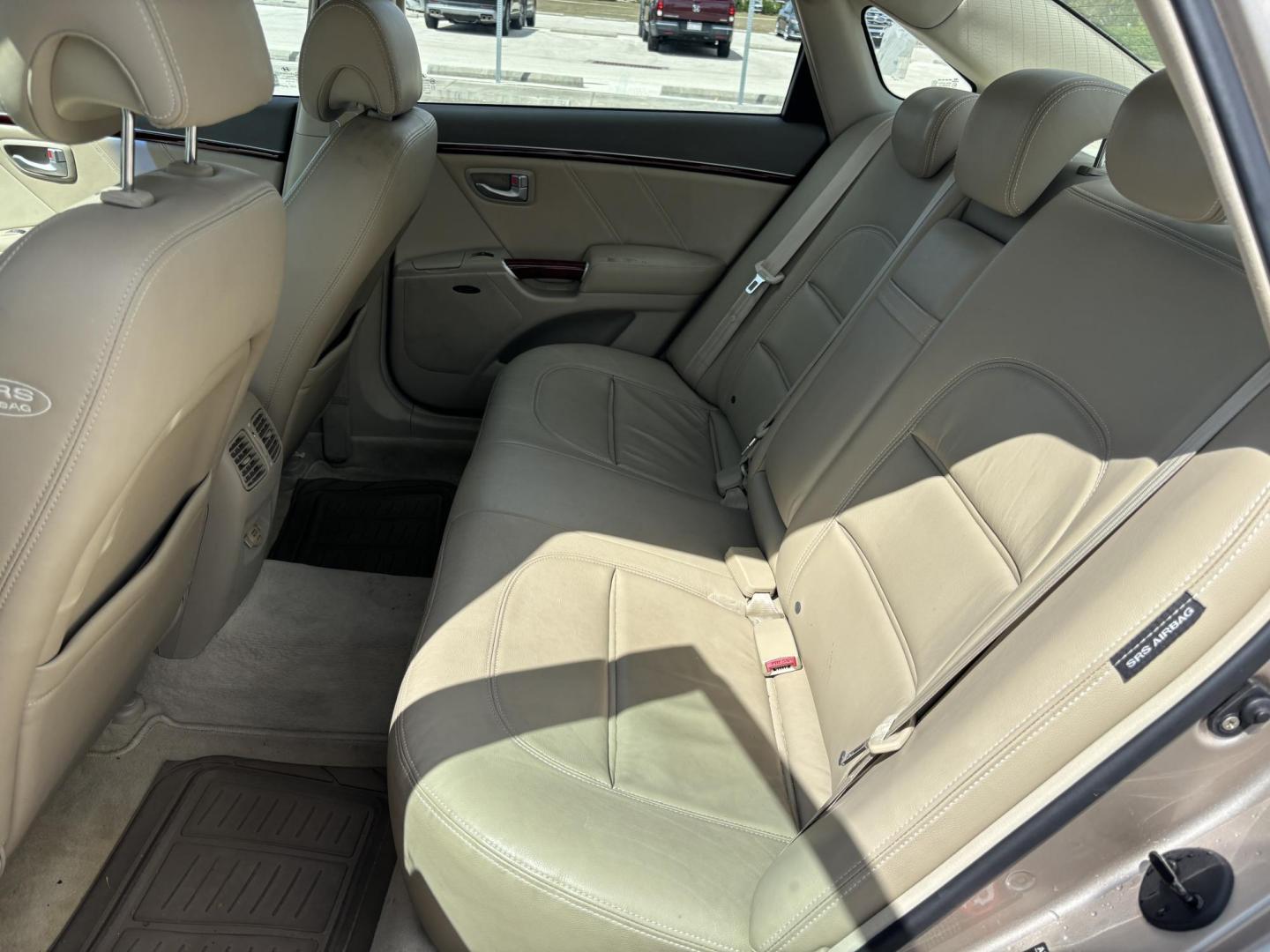 2006 BEIGE /TAN LEATHER Hyundai Azera Limited (KMHFC46F56A) with an 3.8L V6 DOHC 24V engine, 5-Speed Automatic Overdrive transmission, located at 11170 Summerlin Square Dr., Fort Myers Beach, FL, 33931, (239) 999-7777, 26.493546, -81.941628 - Photo#17