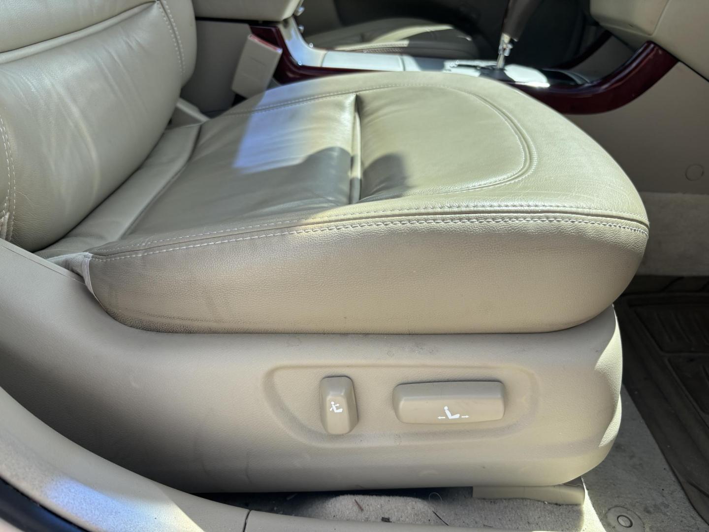 2006 BEIGE /TAN LEATHER Hyundai Azera Limited (KMHFC46F56A) with an 3.8L V6 DOHC 24V engine, 5-Speed Automatic Overdrive transmission, located at 11170 Summerlin Square Dr., Fort Myers Beach, FL, 33931, (239) 999-7777, 26.493546, -81.941628 - Photo#15