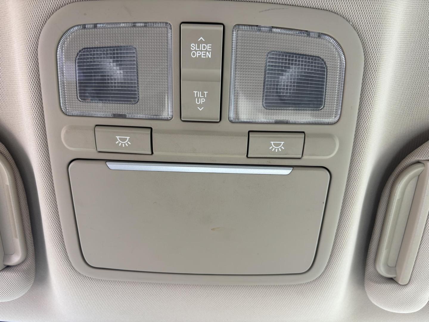 2006 BEIGE /TAN LEATHER Hyundai Azera Limited (KMHFC46F56A) with an 3.8L V6 DOHC 24V engine, 5-Speed Automatic Overdrive transmission, located at 11170 Summerlin Square Dr., Fort Myers Beach, FL, 33931, (239) 999-7777, 26.493546, -81.941628 - Photo#32