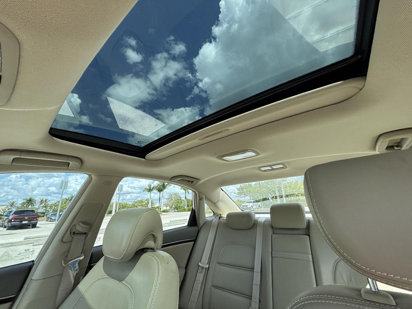 2006 BEIGE /TAN LEATHER Hyundai Azera Limited (KMHFC46F56A) with an 3.8L V6 DOHC 24V engine, 5-Speed Automatic Overdrive transmission, located at 11170 Summerlin Square Dr., Fort Myers Beach, FL, 33931, (239) 999-7777, 26.493546, -81.941628 - Photo#11