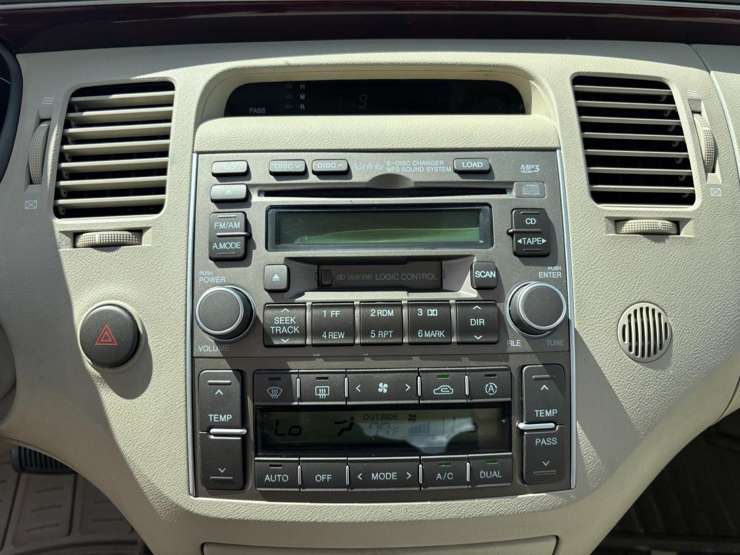 2006 BEIGE /TAN LEATHER Hyundai Azera Limited (KMHFC46F56A) with an 3.8L V6 DOHC 24V engine, 5-Speed Automatic Overdrive transmission, located at 11170 Summerlin Square Dr., Fort Myers Beach, FL, 33931, (239) 999-7777, 26.493546, -81.941628 - Photo#13