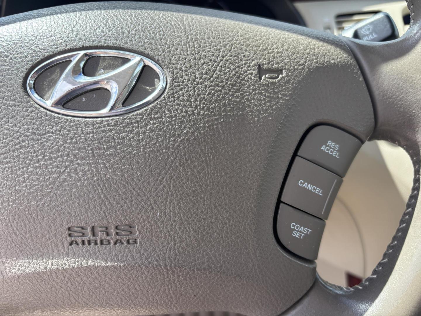 2006 BEIGE /TAN LEATHER Hyundai Azera Limited (KMHFC46F56A) with an 3.8L V6 DOHC 24V engine, 5-Speed Automatic Overdrive transmission, located at 11170 Summerlin Square Dr., Fort Myers Beach, FL, 33931, (239) 999-7777, 26.493546, -81.941628 - Photo#28