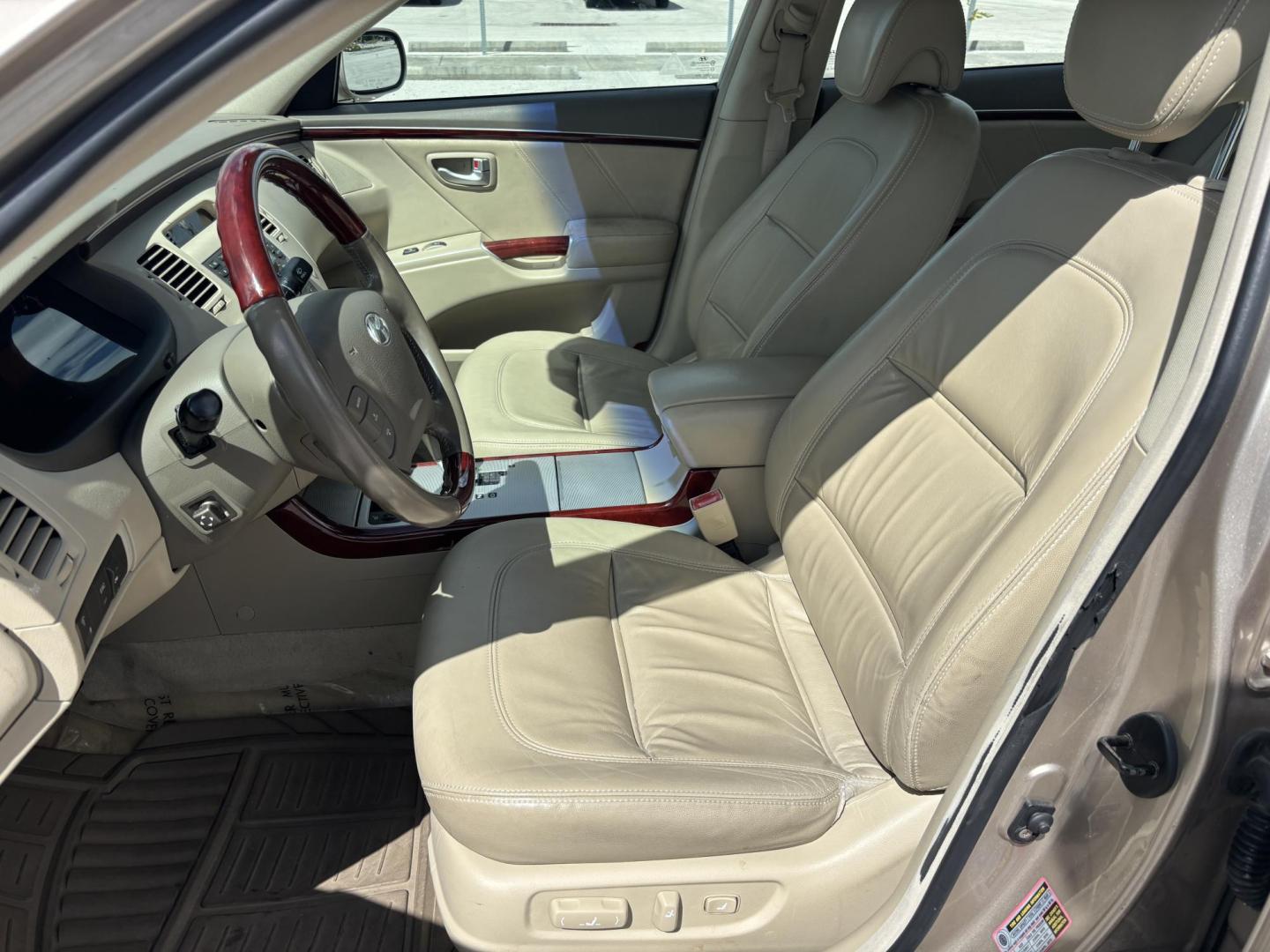 2006 BEIGE /TAN LEATHER Hyundai Azera Limited (KMHFC46F56A) with an 3.8L V6 DOHC 24V engine, 5-Speed Automatic Overdrive transmission, located at 11170 Summerlin Square Dr., Fort Myers Beach, FL, 33931, (239) 999-7777, 26.493546, -81.941628 - Photo#10