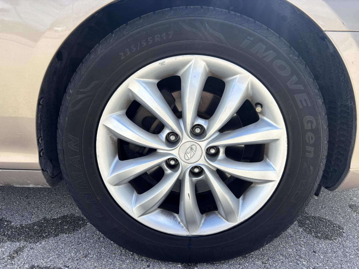 2006 BEIGE /TAN LEATHER Hyundai Azera Limited (KMHFC46F56A) with an 3.8L V6 DOHC 24V engine, 5-Speed Automatic Overdrive transmission, located at 11170 Summerlin Square Dr., Fort Myers Beach, FL, 33931, (239) 999-7777, 26.493546, -81.941628 - Photo#35