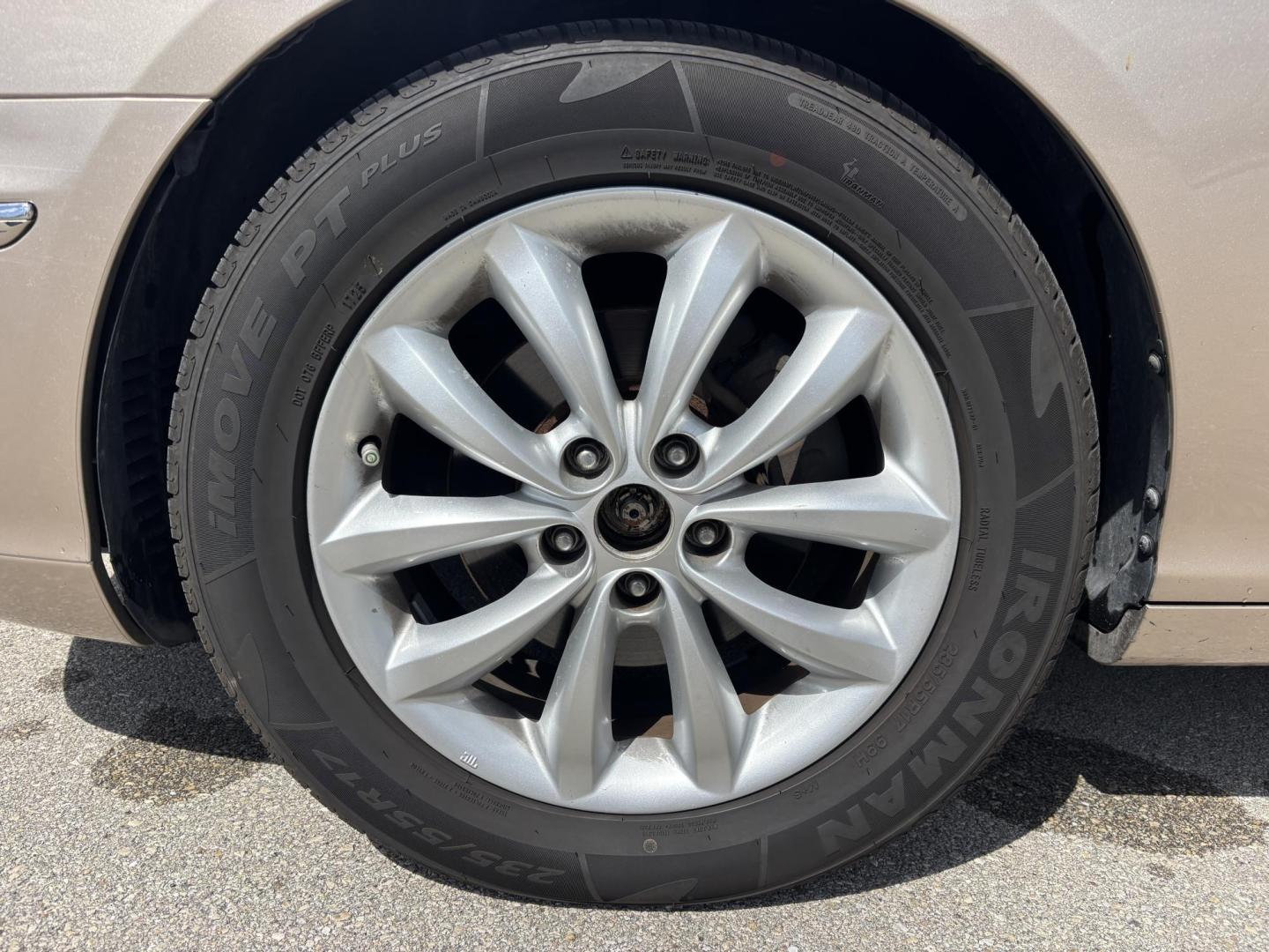 2006 BEIGE /TAN LEATHER Hyundai Azera Limited (KMHFC46F56A) with an 3.8L V6 DOHC 24V engine, 5-Speed Automatic Overdrive transmission, located at 11170 Summerlin Square Dr., Fort Myers Beach, FL, 33931, (239) 999-7777, 26.493546, -81.941628 - Photo#38