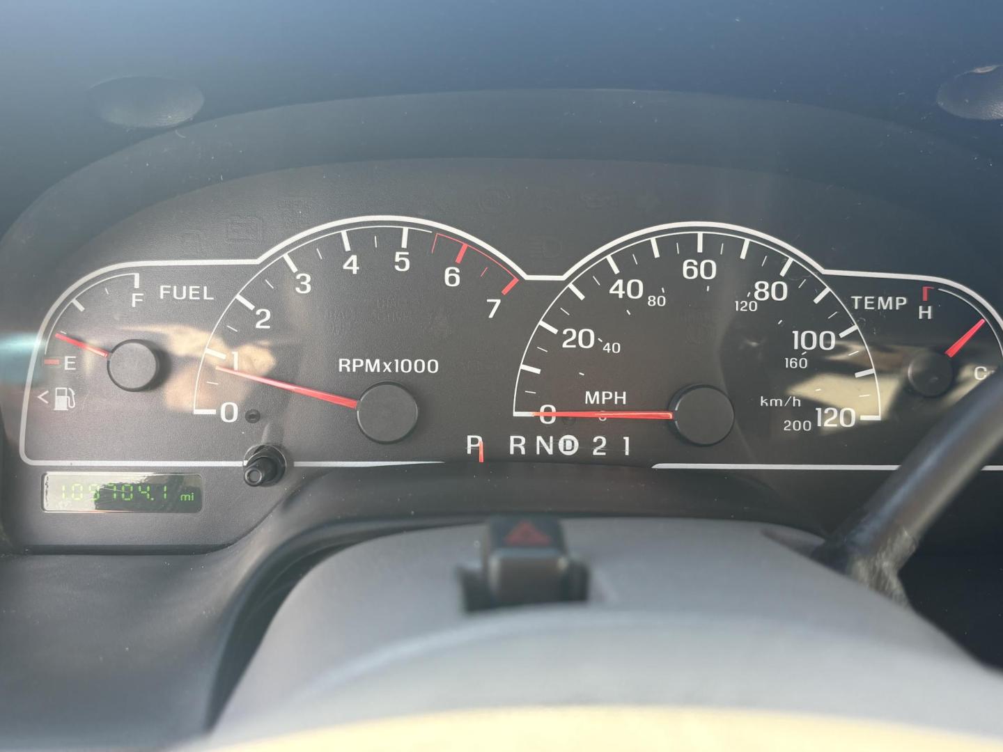 2002 BLUE /GREY CLOTH Ford Windstar LX (2FMZA51422B) with an 3.8L V6 OHV 12V engine, 4-Speed Automatic Overdrive transmission, located at 11170 Summerlin Square Dr., Fort Myers Beach, FL, 33931, (239) 999-7777, 26.493546, -81.941628 - Photo#25