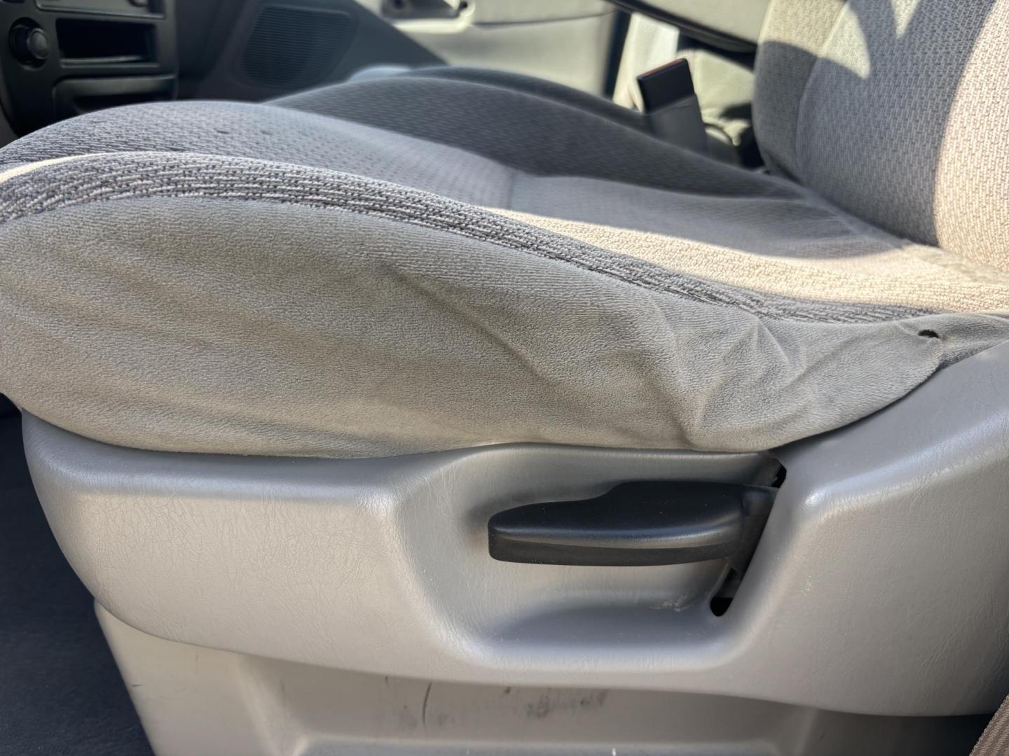 2002 BLUE /GREY CLOTH Ford Windstar LX (2FMZA51422B) with an 3.8L V6 OHV 12V engine, 4-Speed Automatic Overdrive transmission, located at 11170 Summerlin Square Dr., Fort Myers Beach, FL, 33931, (239) 999-7777, 26.493546, -81.941628 - Photo#12