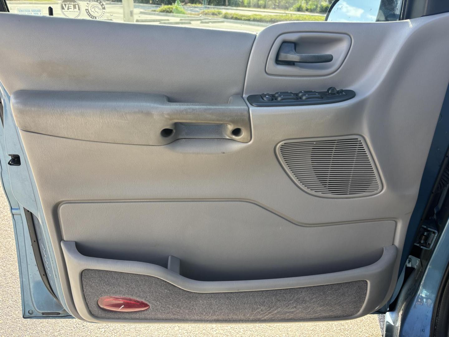 2002 BLUE /GREY CLOTH Ford Windstar LX (2FMZA51422B) with an 3.8L V6 OHV 12V engine, 4-Speed Automatic Overdrive transmission, located at 11170 Summerlin Square Dr., Fort Myers Beach, FL, 33931, (239) 999-7777, 26.493546, -81.941628 - Photo#27