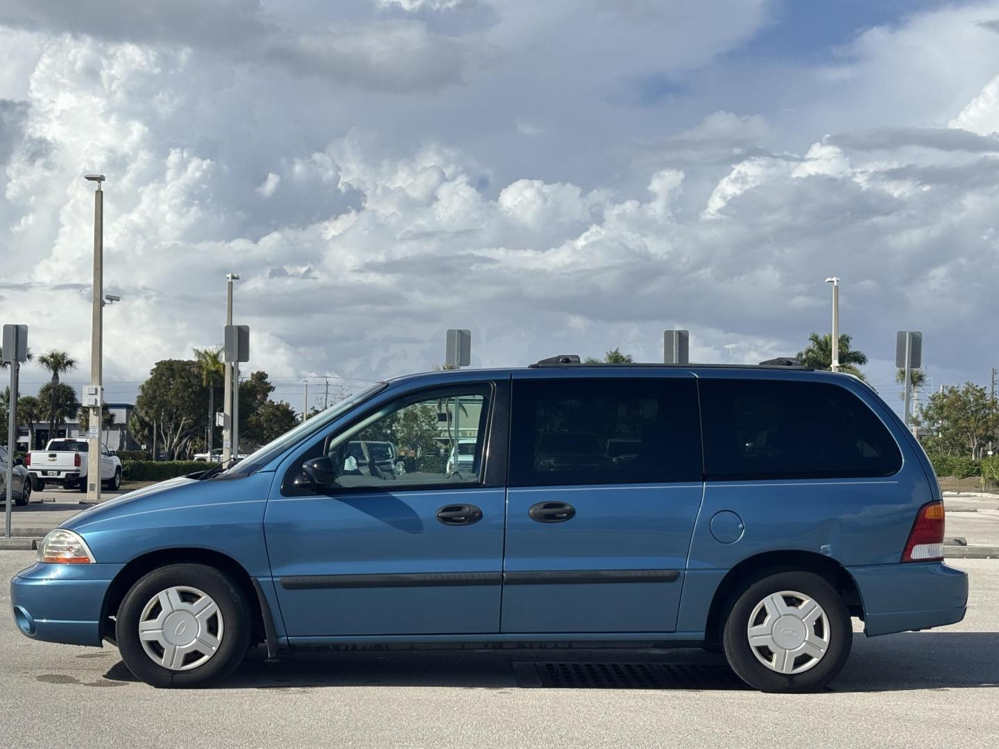 2002 BLUE /GREY CLOTH Ford Windstar LX (2FMZA51422B) with an 3.8L V6 OHV 12V engine, 4-Speed Automatic Overdrive transmission, located at 11170 Summerlin Square Dr., Fort Myers Beach, FL, 33931, (239) 999-7777, 26.493546, -81.941628 - Photo#8