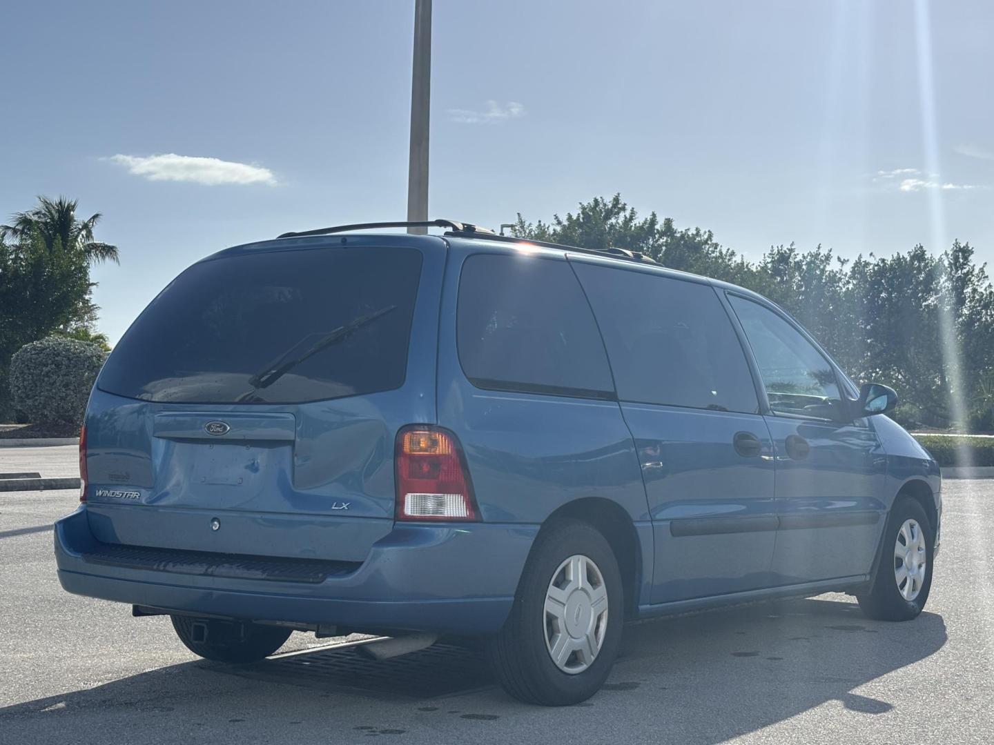 2002 BLUE /GREY CLOTH Ford Windstar LX (2FMZA51422B) with an 3.8L V6 OHV 12V engine, 4-Speed Automatic Overdrive transmission, located at 11170 Summerlin Square Dr., Fort Myers Beach, FL, 33931, (239) 999-7777, 26.493546, -81.941628 - Photo#7