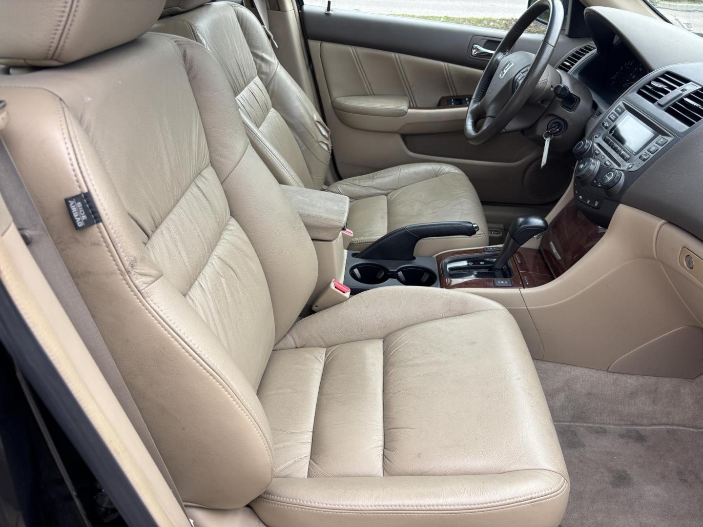 2007 BLACK /BEIGE LEATHER Honda Accord EX-L Sedan AT (1HGCM56807A) with an 2.4L L4 DOHC 16V engine, 5-Speed Automatic Overdrive transmission, located at 11170 Summerlin Square Dr., Fort Myers Beach, FL, 33931, (239) 999-7777, 26.493546, -81.941628 - Cash Only - Photo#15