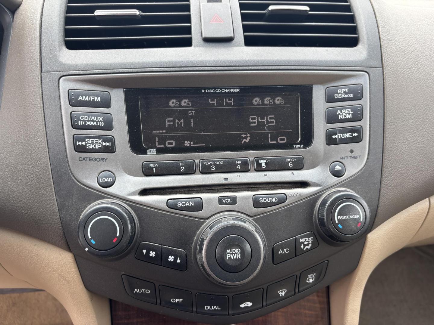 2007 BLACK /BEIGE LEATHER Honda Accord EX-L Sedan AT (1HGCM56807A) with an 2.4L L4 DOHC 16V engine, 5-Speed Automatic Overdrive transmission, located at 11170 Summerlin Square Dr., Fort Myers Beach, FL, 33931, (239) 999-7777, 26.493546, -81.941628 - Cash Only - Photo#13