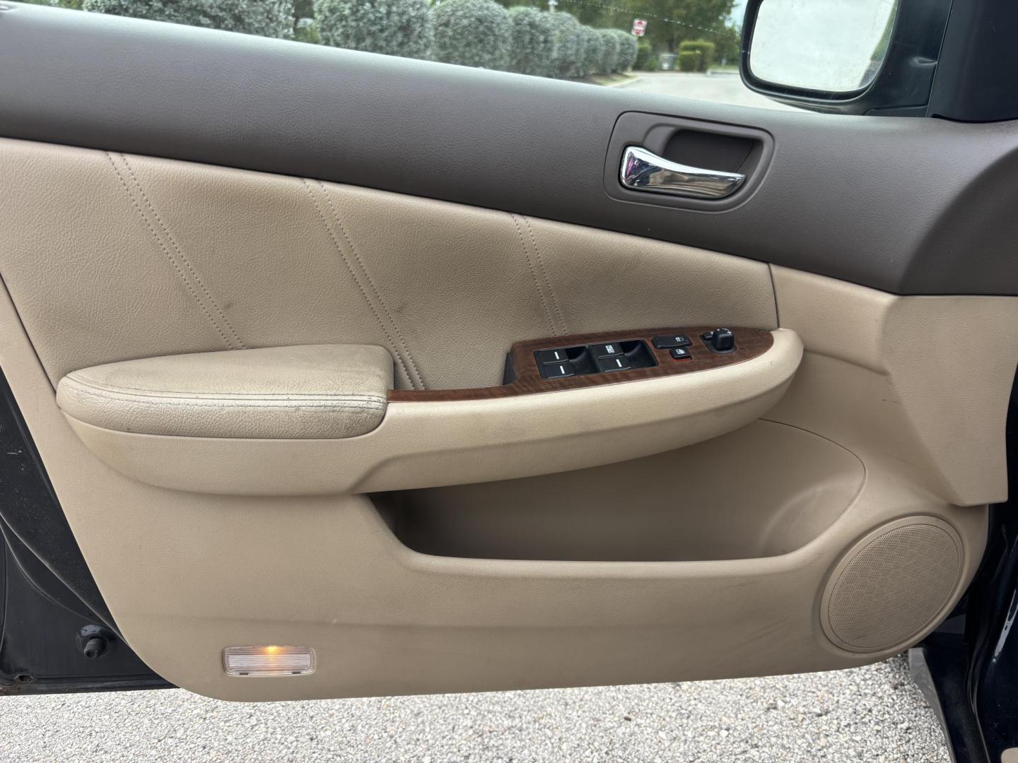 2007 BLACK /BEIGE LEATHER Honda Accord EX-L Sedan AT (1HGCM56807A) with an 2.4L L4 DOHC 16V engine, 5-Speed Automatic Overdrive transmission, located at 11170 Summerlin Square Dr., Fort Myers Beach, FL, 33931, (239) 999-7777, 26.493546, -81.941628 - Cash Only - Photo#22