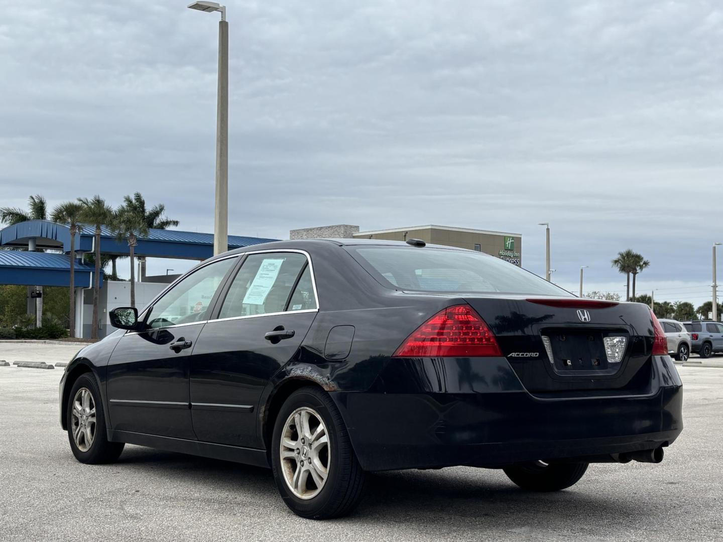 2007 BLACK /BEIGE LEATHER Honda Accord EX-L Sedan AT (1HGCM56807A) with an 2.4L L4 DOHC 16V engine, 5-Speed Automatic Overdrive transmission, located at 11170 Summerlin Square Dr., Fort Myers Beach, FL, 33931, (239) 999-7777, 26.493546, -81.941628 - Cash Only - Photo#5