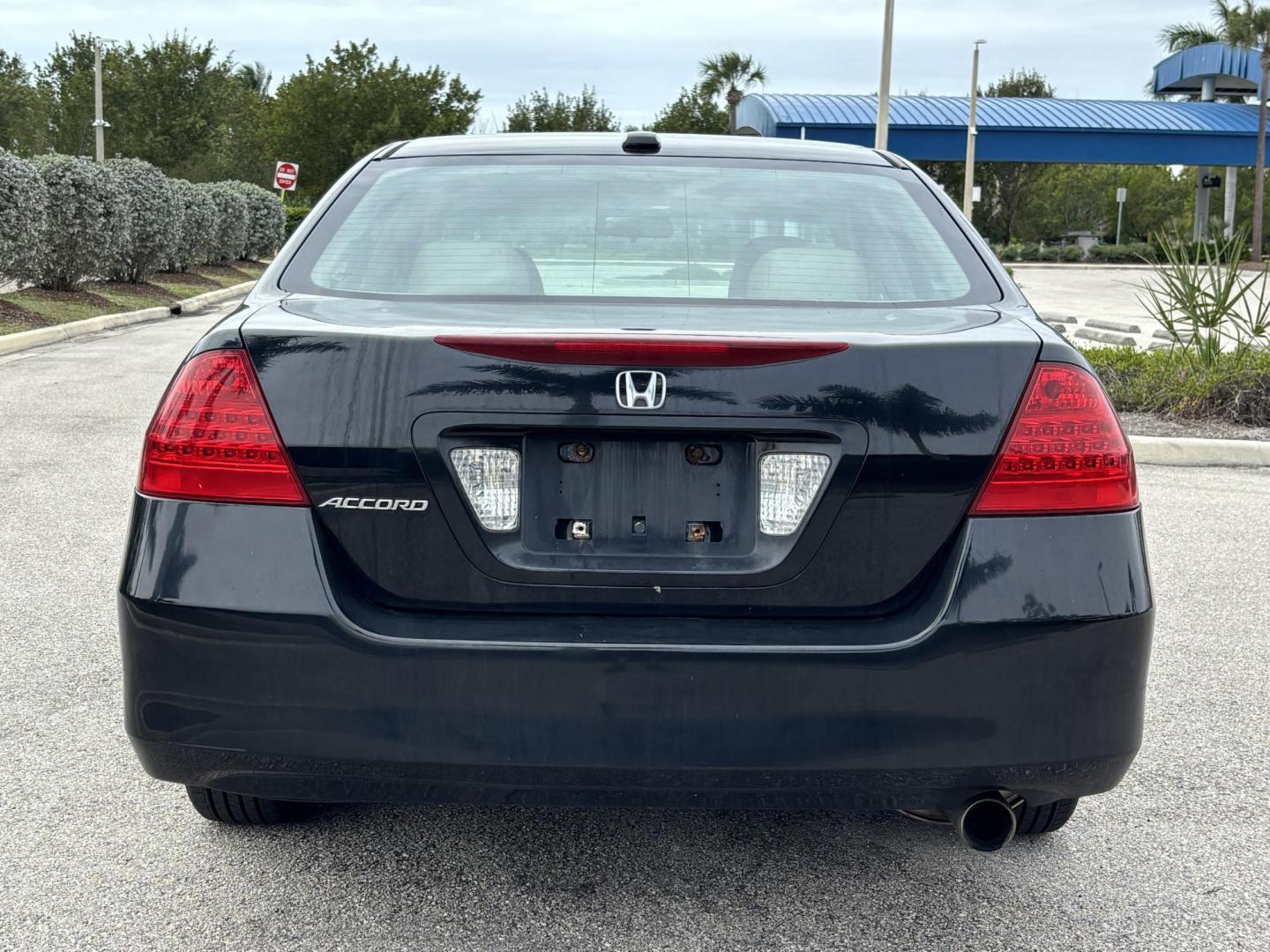 2007 BLACK /BEIGE LEATHER Honda Accord EX-L Sedan AT (1HGCM56807A) with an 2.4L L4 DOHC 16V engine, 5-Speed Automatic Overdrive transmission, located at 11170 Summerlin Square Dr., Fort Myers Beach, FL, 33931, (239) 999-7777, 26.493546, -81.941628 - Cash Only - Photo#6