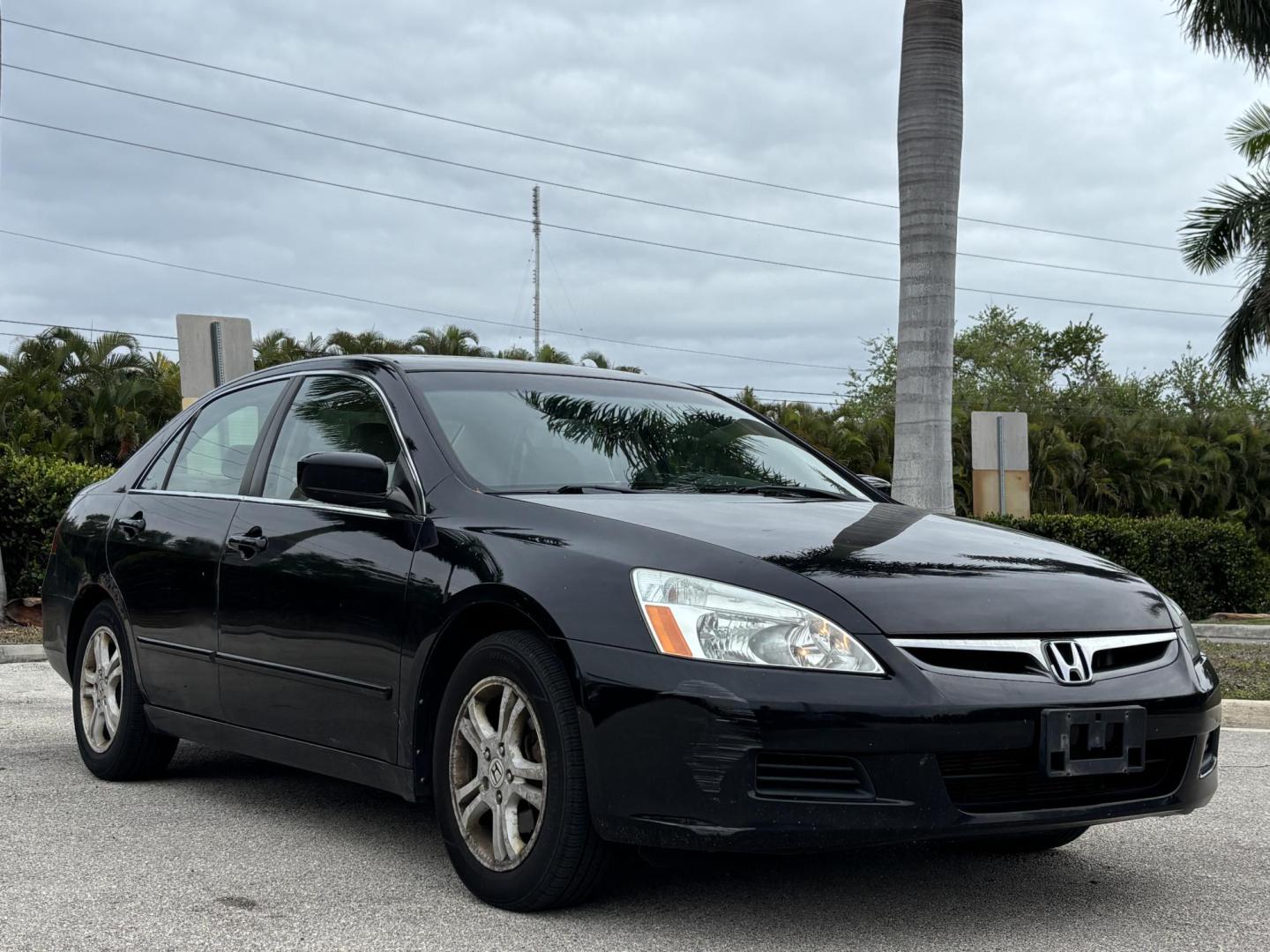 2007 BLACK /BEIGE LEATHER Honda Accord EX-L Sedan AT (1HGCM56807A) with an 2.4L L4 DOHC 16V engine, 5-Speed Automatic Overdrive transmission, located at 11170 Summerlin Square Dr., Fort Myers Beach, FL, 33931, (239) 999-7777, 26.493546, -81.941628 - Cash Only - Photo#3