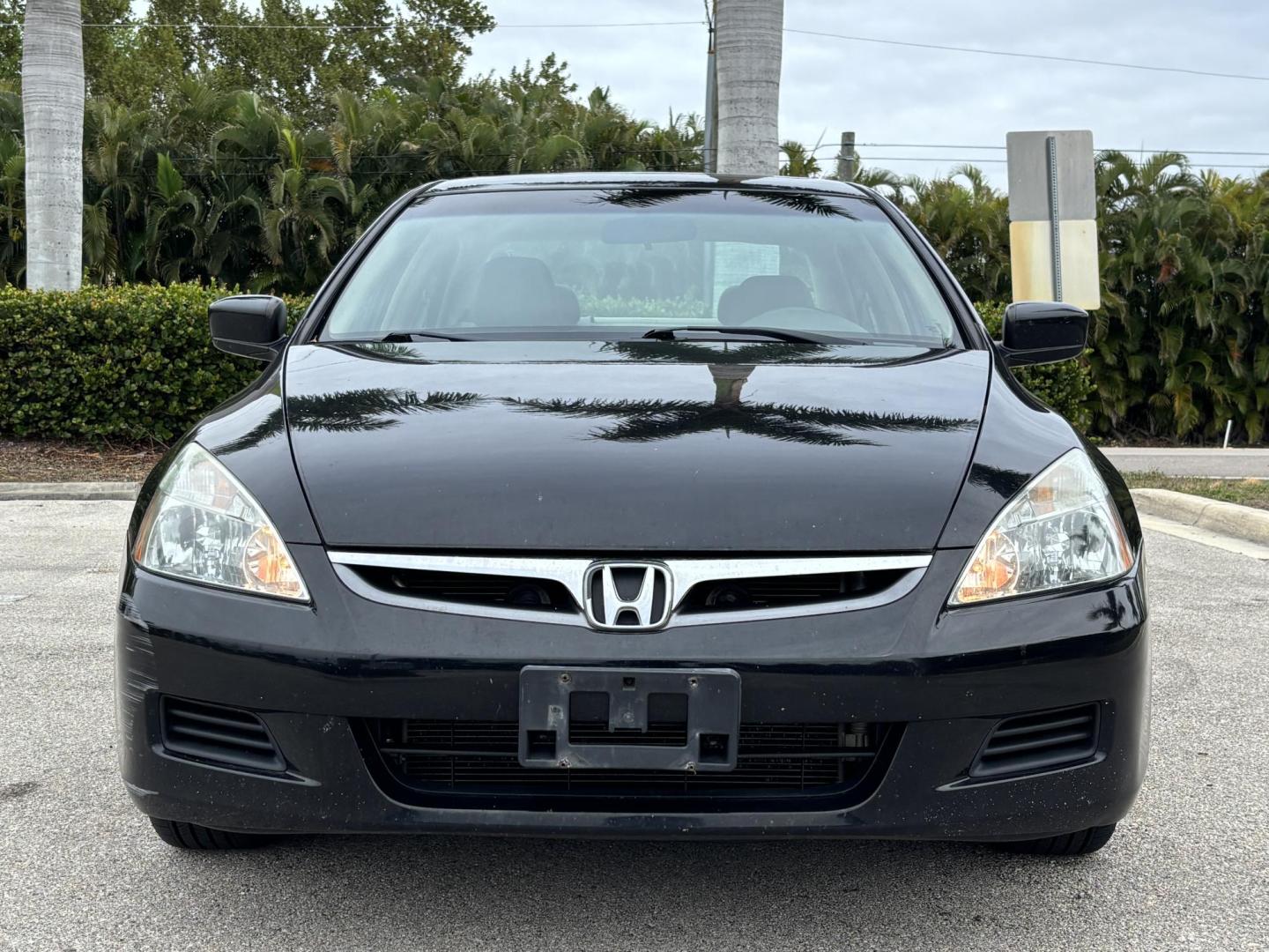 2007 BLACK /BEIGE LEATHER Honda Accord EX-L Sedan AT (1HGCM56807A) with an 2.4L L4 DOHC 16V engine, 5-Speed Automatic Overdrive transmission, located at 11170 Summerlin Square Dr., Fort Myers Beach, FL, 33931, (239) 999-7777, 26.493546, -81.941628 - Cash Only - Photo#2