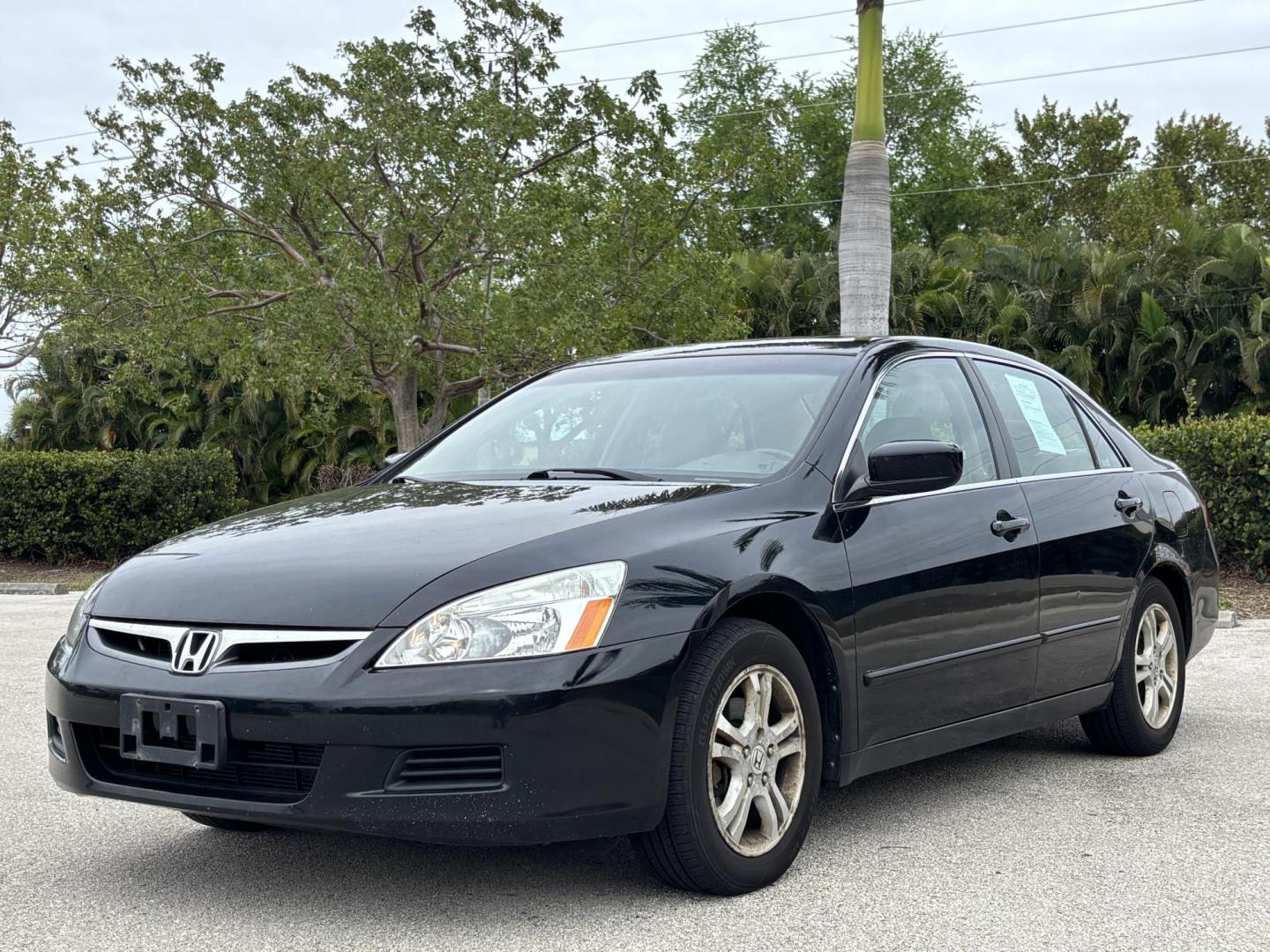 2007 BLACK /BEIGE LEATHER Honda Accord EX-L Sedan AT (1HGCM56807A) with an 2.4L L4 DOHC 16V engine, 5-Speed Automatic Overdrive transmission, located at 11170 Summerlin Square Dr., Fort Myers Beach, FL, 33931, (239) 999-7777, 26.493546, -81.941628 - Cash Only - Photo#1