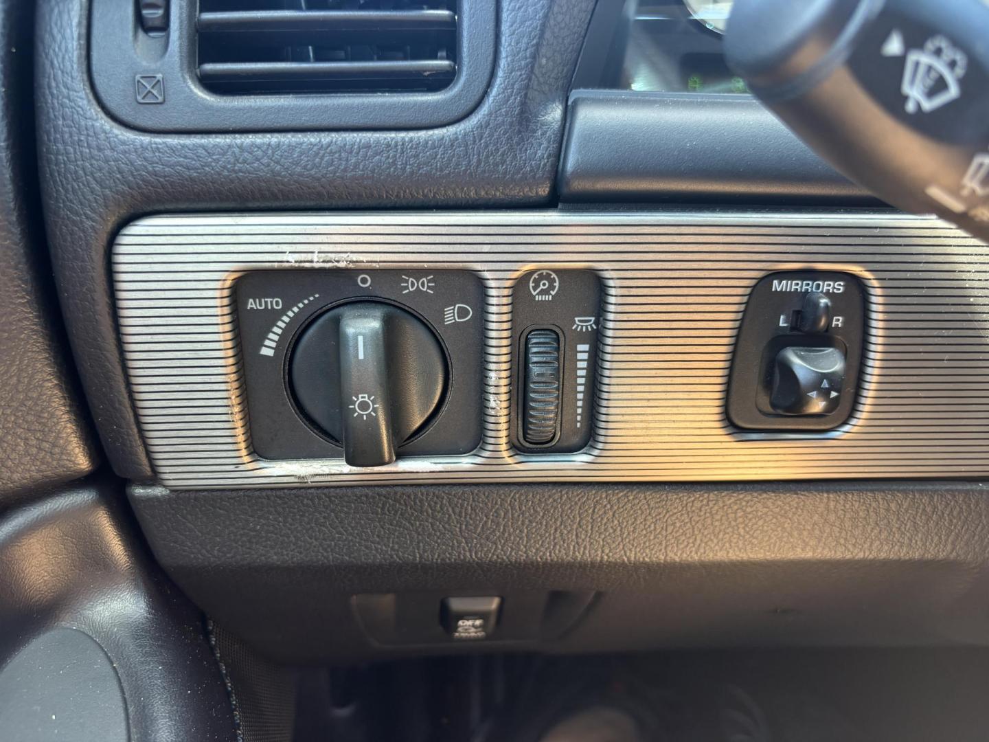 2004 MAROON /BEIGE LEATHER Ford Thunderbird Deluxe (1FAHP60A04Y) with an 3.9L V8 DOHC 32V engine, 5-Speed Automatic Overdrive transmission, located at 11170 Summerlin Square Dr., Fort Myers Beach, FL, 33931, (239) 999-7777, 26.493546, -81.941628 - Photo#37