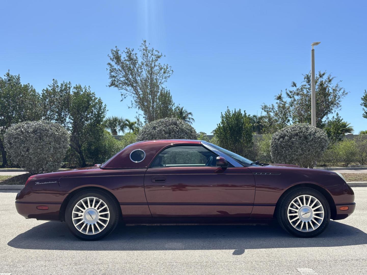 2004 MAROON /BEIGE LEATHER Ford Thunderbird Deluxe (1FAHP60A04Y) with an 3.9L V8 DOHC 32V engine, 5-Speed Automatic Overdrive transmission, located at 11170 Summerlin Square Dr., Fort Myers Beach, FL, 33931, (239) 999-7777, 26.493546, -81.941628 - Photo#9