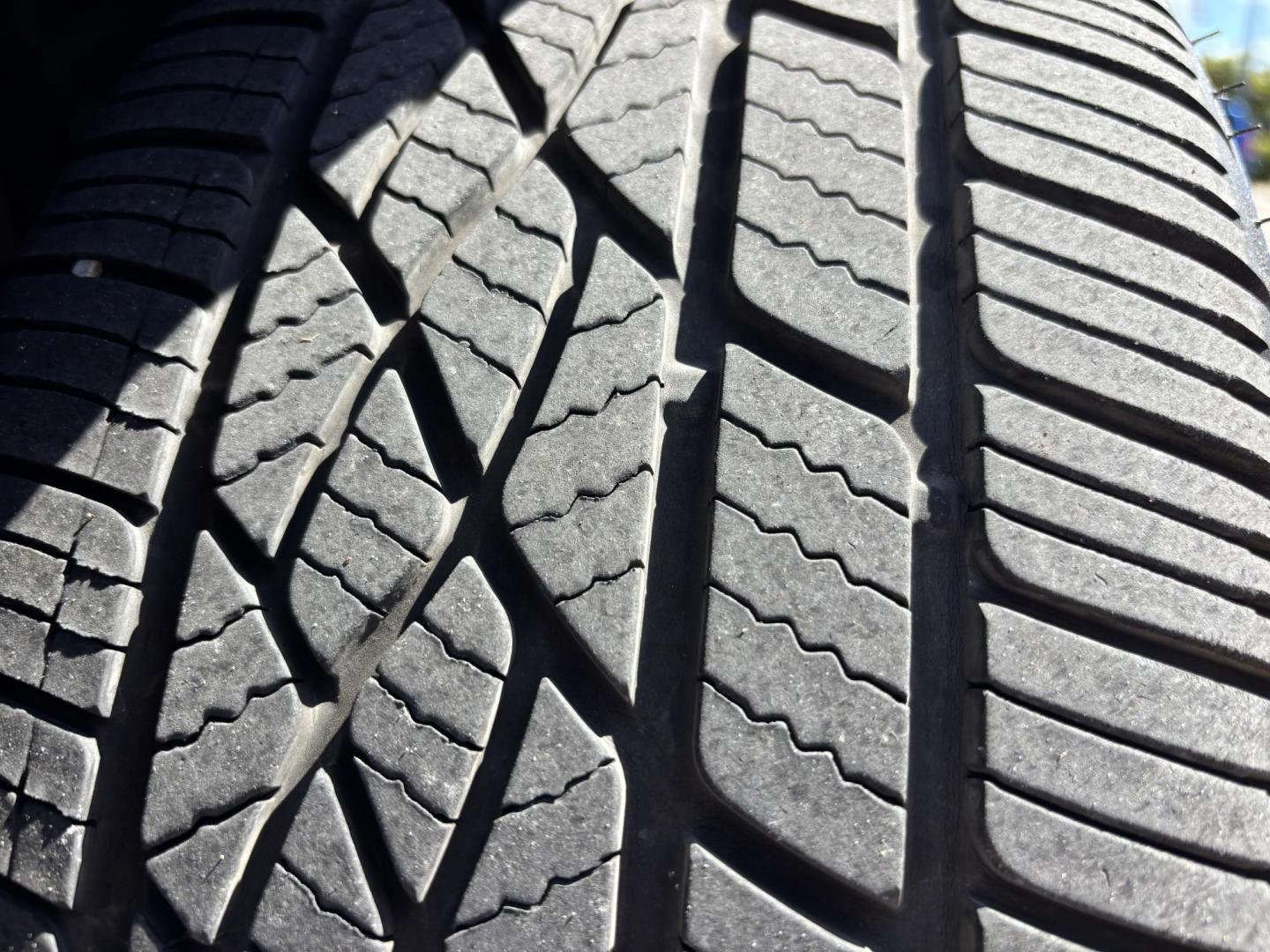 2004 MAROON /BEIGE LEATHER Ford Thunderbird Deluxe (1FAHP60A04Y) with an 3.9L V8 DOHC 32V engine, 5-Speed Automatic Overdrive transmission, located at 11170 Summerlin Square Dr., Fort Myers Beach, FL, 33931, (239) 999-7777, 26.493546, -81.941628 - Photo#49