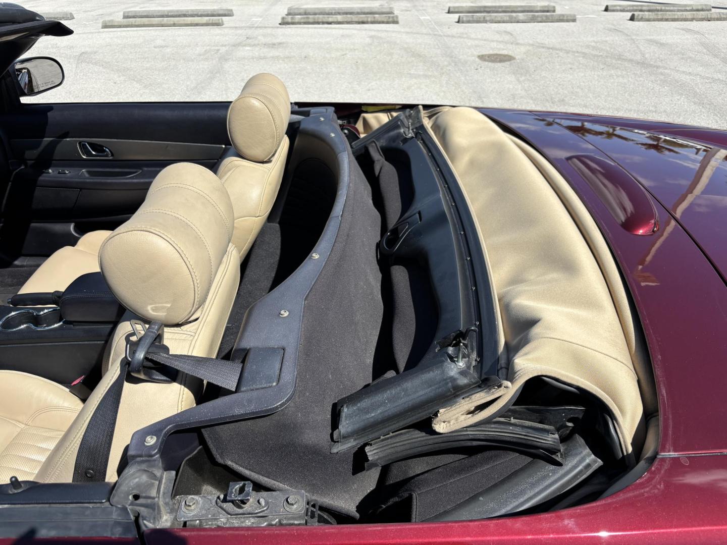 2004 MAROON /BEIGE LEATHER Ford Thunderbird Deluxe (1FAHP60A04Y) with an 3.9L V8 DOHC 32V engine, 5-Speed Automatic Overdrive transmission, located at 11170 Summerlin Square Dr., Fort Myers Beach, FL, 33931, (239) 999-7777, 26.493546, -81.941628 - Photo#27