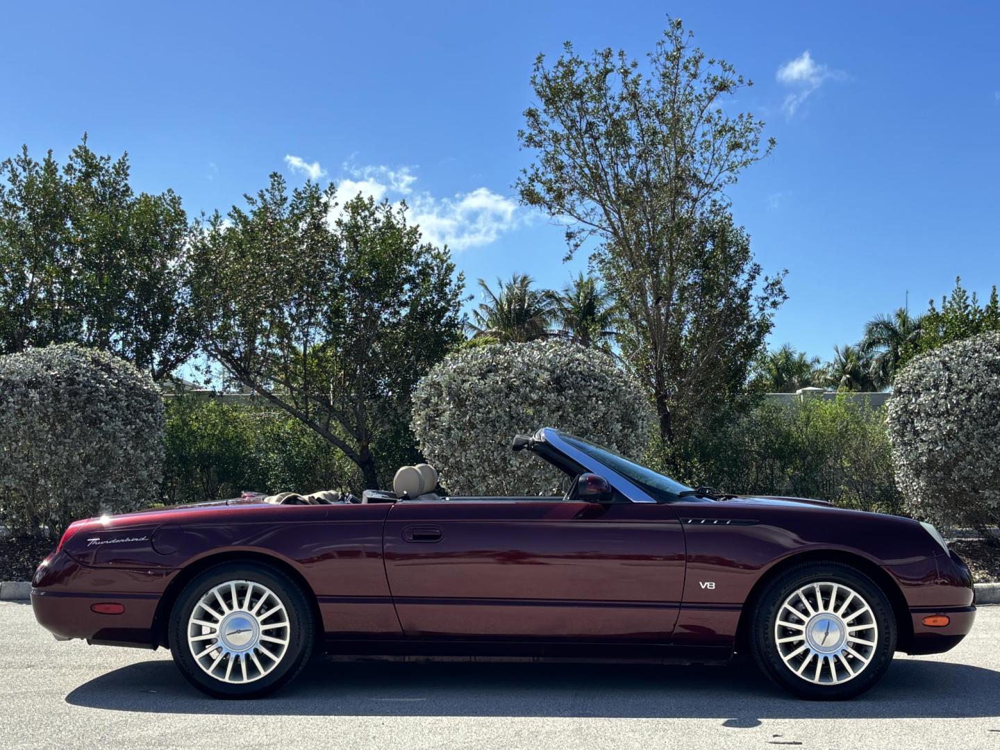 2004 MAROON /BEIGE LEATHER Ford Thunderbird Deluxe (1FAHP60A04Y) with an 3.9L V8 DOHC 32V engine, 5-Speed Automatic Overdrive transmission, located at 11170 Summerlin Square Dr., Fort Myers Beach, FL, 33931, (239) 999-7777, 26.493546, -81.941628 - Photo#21