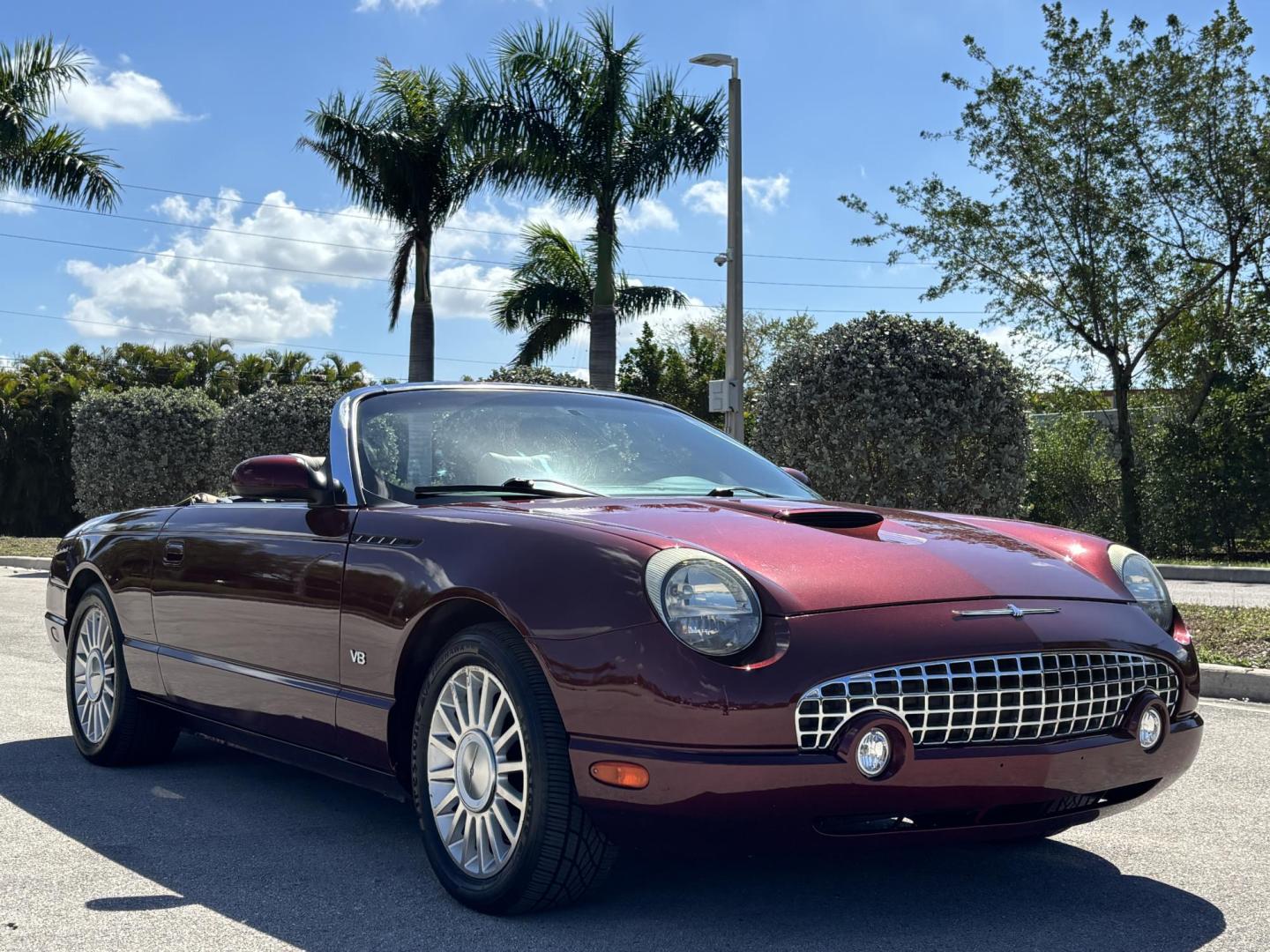 2004 MAROON /BEIGE LEATHER Ford Thunderbird Deluxe (1FAHP60A04Y) with an 3.9L V8 DOHC 32V engine, 5-Speed Automatic Overdrive transmission, located at 11170 Summerlin Square Dr., Fort Myers Beach, FL, 33931, (239) 999-7777, 26.493546, -81.941628 - Photo#20
