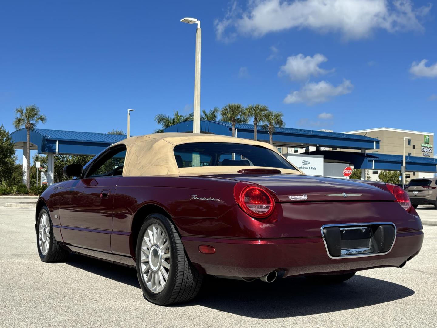 2004 MAROON /BEIGE LEATHER Ford Thunderbird Deluxe (1FAHP60A04Y) with an 3.9L V8 DOHC 32V engine, 5-Speed Automatic Overdrive transmission, located at 11170 Summerlin Square Dr., Fort Myers Beach, FL, 33931, (239) 999-7777, 26.493546, -81.941628 - Photo#17