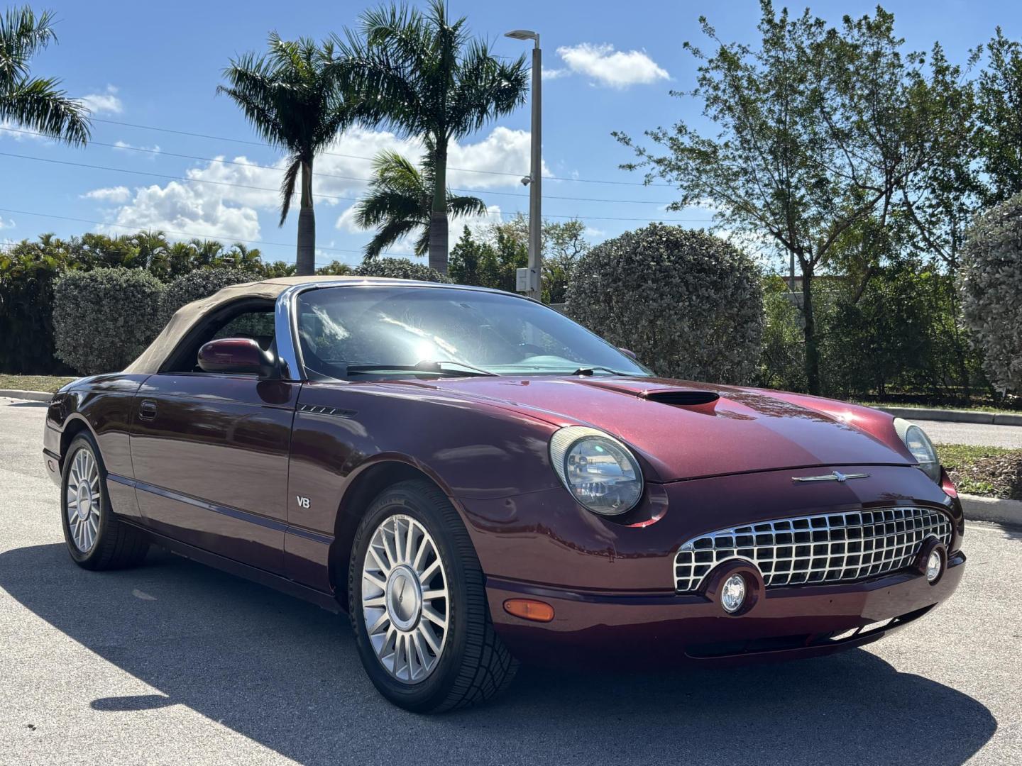 2004 MAROON /BEIGE LEATHER Ford Thunderbird Deluxe (1FAHP60A04Y) with an 3.9L V8 DOHC 32V engine, 5-Speed Automatic Overdrive transmission, located at 11170 Summerlin Square Dr., Fort Myers Beach, FL, 33931, (239) 999-7777, 26.493546, -81.941628 - Photo#13