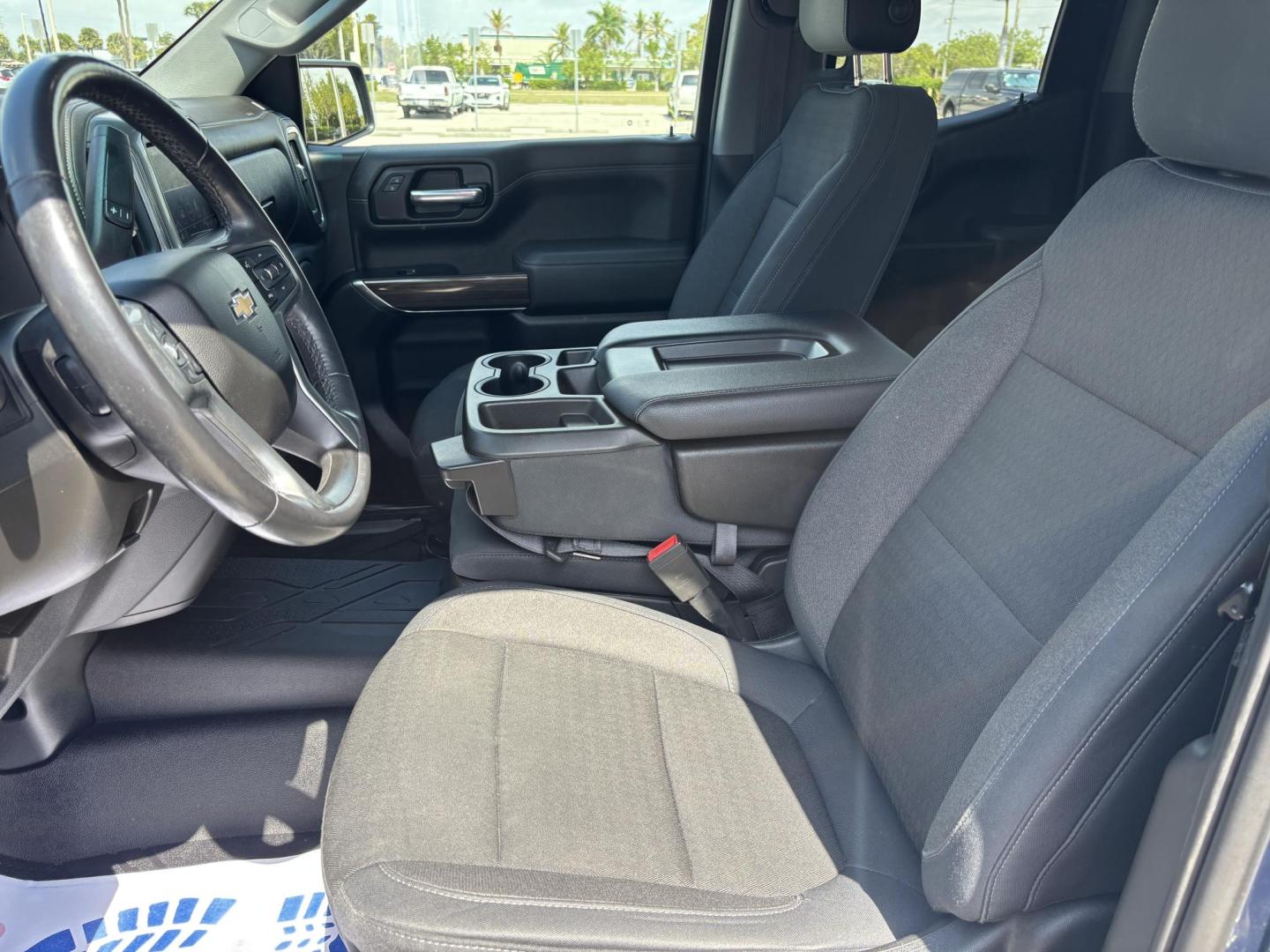 2019 BLUE Chevrolet Silverado 1500 LT Double Cab 2WD (1GCVWCED4KZ) with an 5.3L V8 OHV 16V engine, 6A transmission, located at 11170 Summerlin Square Dr., Fort Myers Beach, FL, 33931, (239) 999-7777, 26.493546, -81.941628 - Photo#9