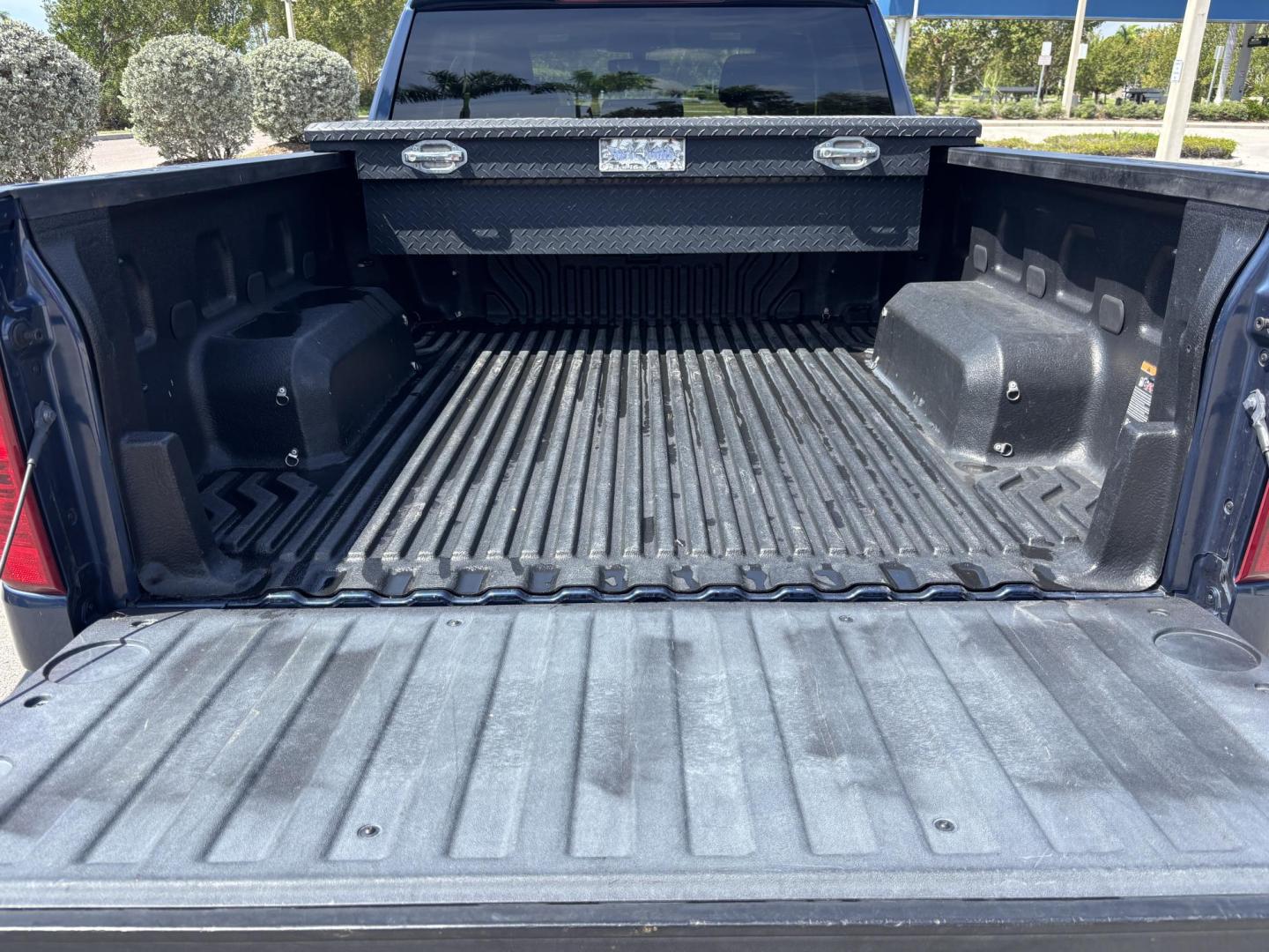 2019 BLUE Chevrolet Silverado 1500 LT Double Cab 2WD (1GCVWCED4KZ) with an 5.3L V8 OHV 16V engine, 6A transmission, located at 11170 Summerlin Square Dr., Fort Myers Beach, FL, 33931, (239) 999-7777, 26.493546, -81.941628 - Photo#33
