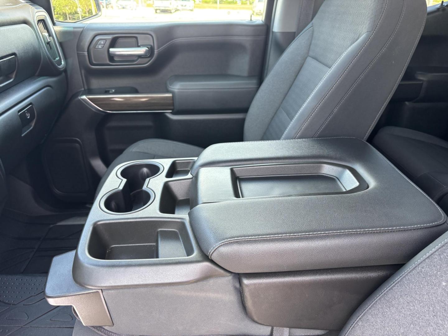 2019 BLUE Chevrolet Silverado 1500 LT Double Cab 2WD (1GCVWCED4KZ) with an 5.3L V8 OHV 16V engine, 6A transmission, located at 11170 Summerlin Square Dr., Fort Myers Beach, FL, 33931, (239) 999-7777, 26.493546, -81.941628 - Photo#13