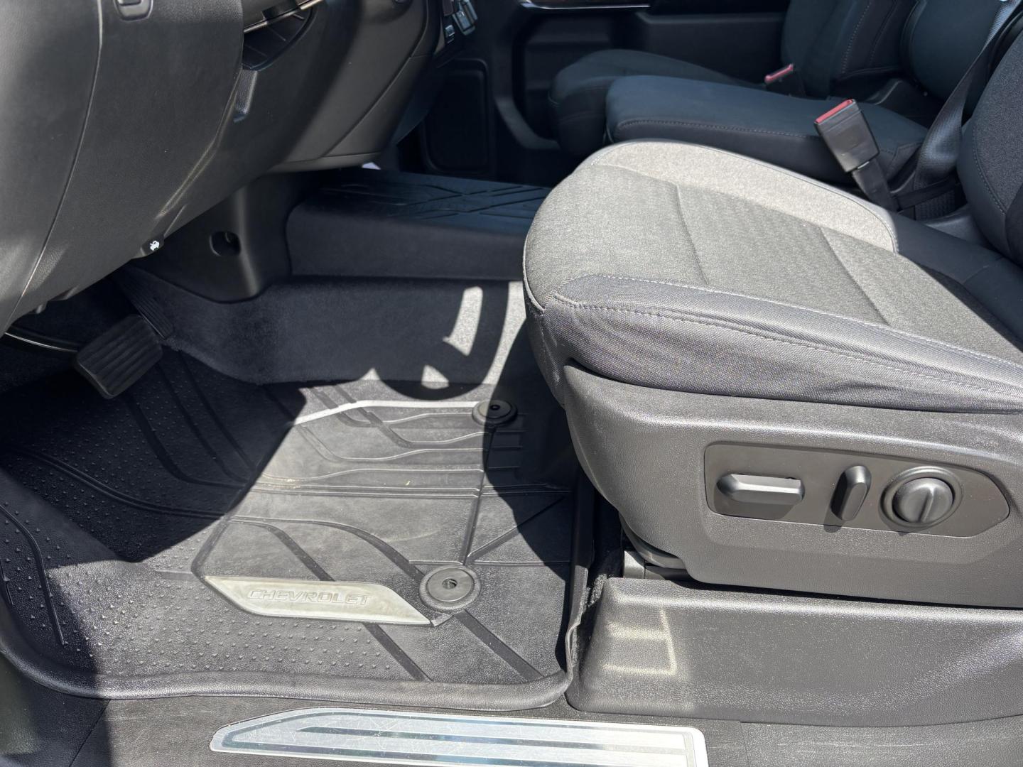 2019 BLUE Chevrolet Silverado 1500 LT Double Cab 2WD (1GCVWCED4KZ) with an 5.3L V8 OHV 16V engine, 6A transmission, located at 11170 Summerlin Square Dr., Fort Myers Beach, FL, 33931, (239) 999-7777, 26.493546, -81.941628 - Photo#12