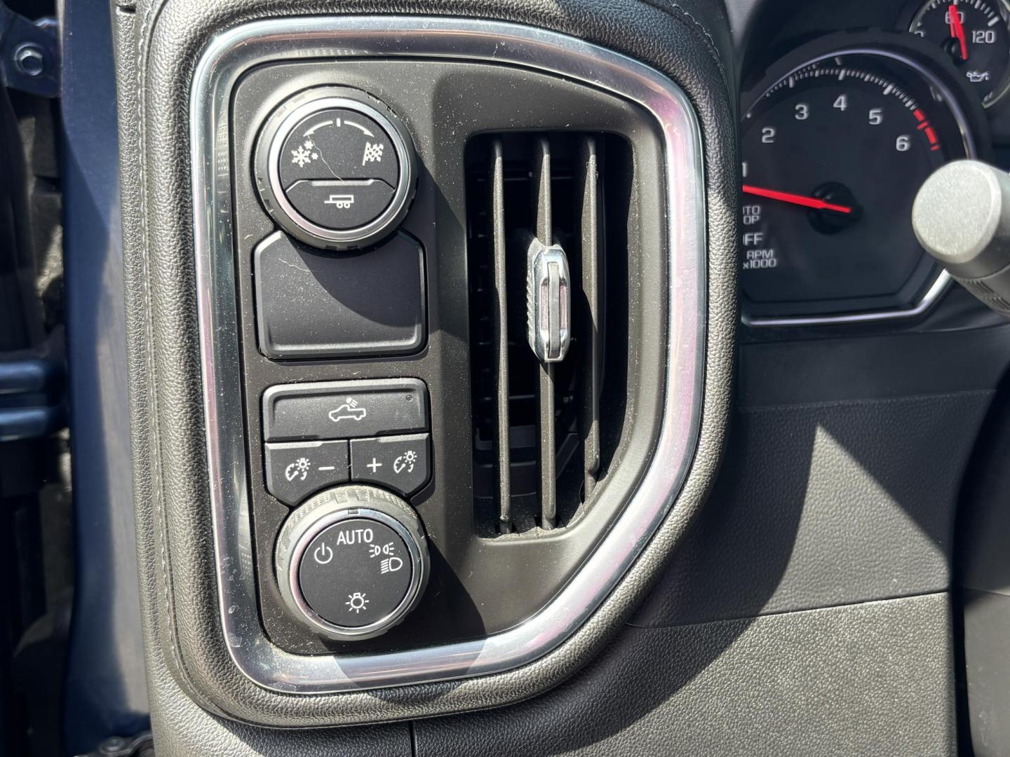 2019 BLUE Chevrolet Silverado 1500 LT Double Cab 2WD (1GCVWCED4KZ) with an 5.3L V8 OHV 16V engine, 6A transmission, located at 11170 Summerlin Square Dr., Fort Myers Beach, FL, 33931, (239) 999-7777, 26.493546, -81.941628 - Photo#16