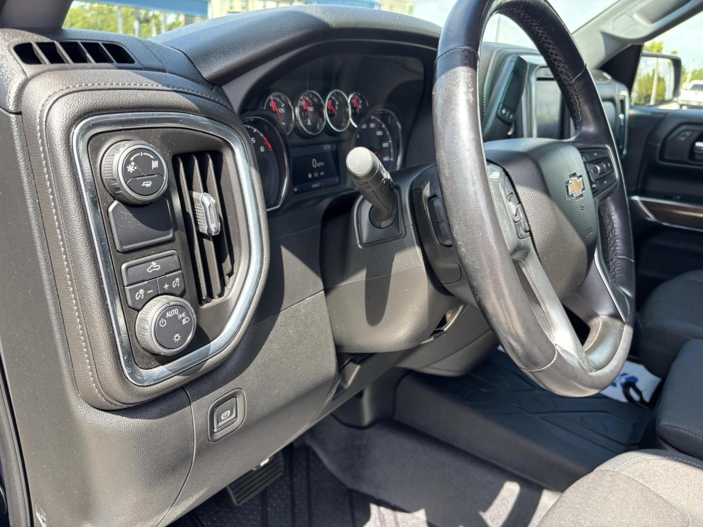 2019 BLUE Chevrolet Silverado 1500 LT Double Cab 2WD (1GCVWCED4KZ) with an 5.3L V8 OHV 16V engine, 6A transmission, located at 11170 Summerlin Square Dr., Fort Myers Beach, FL, 33931, (239) 999-7777, 26.493546, -81.941628 - Photo#15