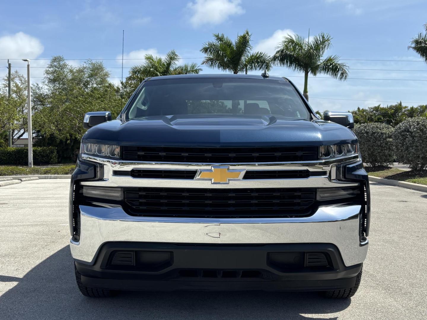 2019 BLUE Chevrolet Silverado 1500 LT Double Cab 2WD (1GCVWCED4KZ) with an 5.3L V8 OHV 16V engine, 6A transmission, located at 11170 Summerlin Square Dr., Fort Myers Beach, FL, 33931, (239) 999-7777, 26.493546, -81.941628 - Photo#2