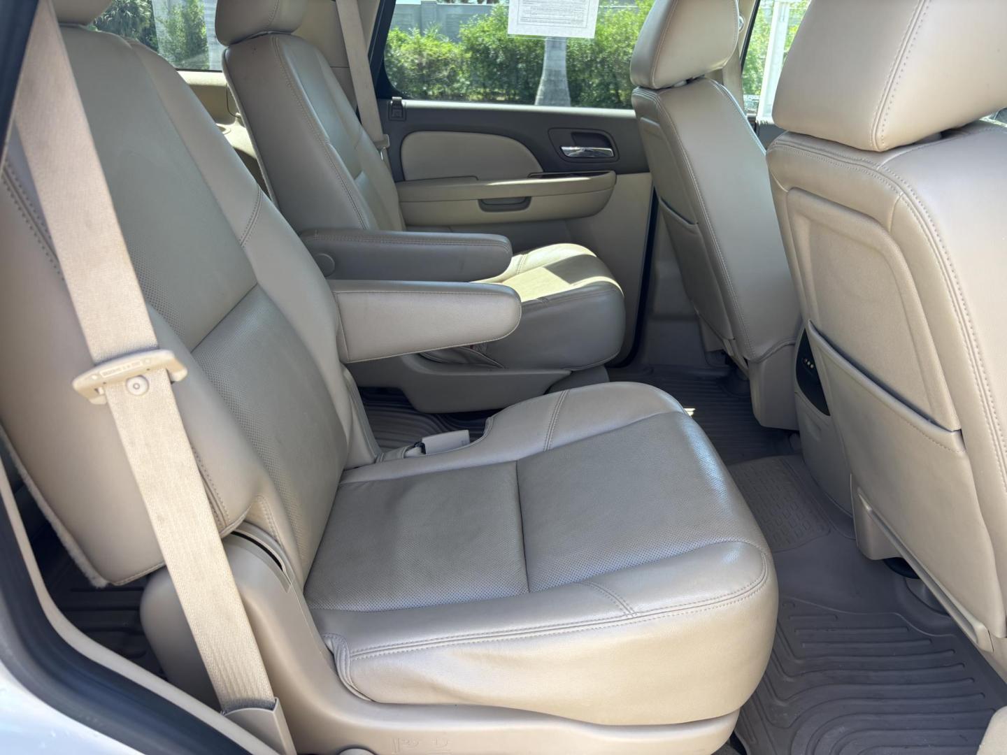 2013 WHITE /BEIGE LEATHER Chevrolet Tahoe LTZ 4WD (1GNSKCE05DR) with an 5.3L V8 OHV 16V FFV engine, 6-Speed Automatic transmission, located at 11170 Summerlin Square Dr., Fort Myers Beach, FL, 33931, (239) 999-7777, 26.493546, -81.941628 - Photo#15