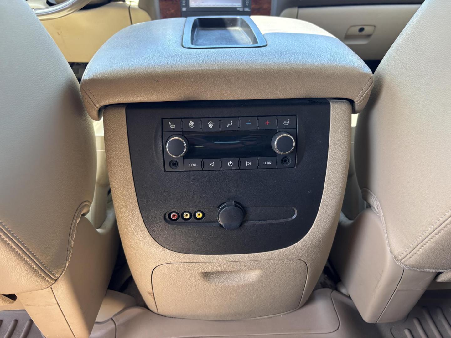 2013 WHITE /BEIGE LEATHER Chevrolet Tahoe LTZ 4WD (1GNSKCE05DR) with an 5.3L V8 OHV 16V FFV engine, 6-Speed Automatic transmission, located at 11170 Summerlin Square Dr., Fort Myers Beach, FL, 33931, (239) 999-7777, 26.493546, -81.941628 - Photo#18