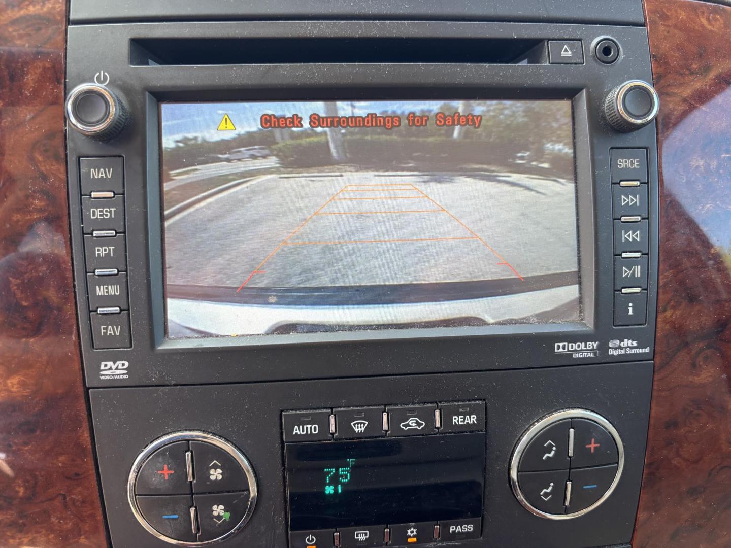 2013 WHITE /BEIGE LEATHER Chevrolet Tahoe LTZ 4WD (1GNSKCE05DR) with an 5.3L V8 OHV 16V FFV engine, 6-Speed Automatic transmission, located at 11170 Summerlin Square Dr., Fort Myers Beach, FL, 33931, (239) 999-7777, 26.493546, -81.941628 - Photo#30