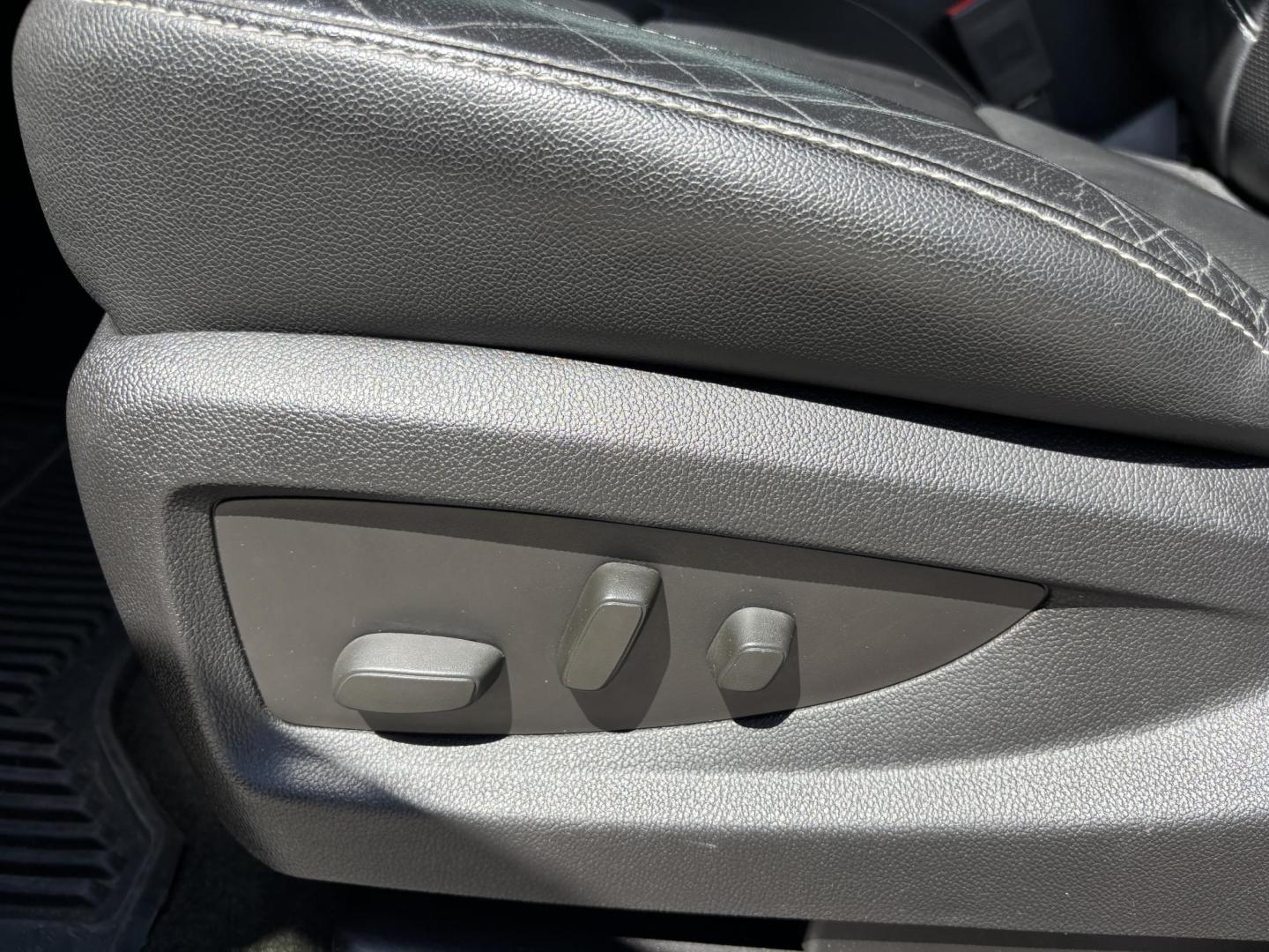 2015 GRAY /BLACK LEATHER GMC Sierra 1500 SLT Crew Cab 4WD (3GTU2VEC3FG) with an 5.3L V8 OHV 16V engine, 6-Speed Automatic transmission, located at 11170 Summerlin Square Dr., Fort Myers Beach, FL, 33931, (239) 999-7777, 26.493546, -81.941628 - Photo#11